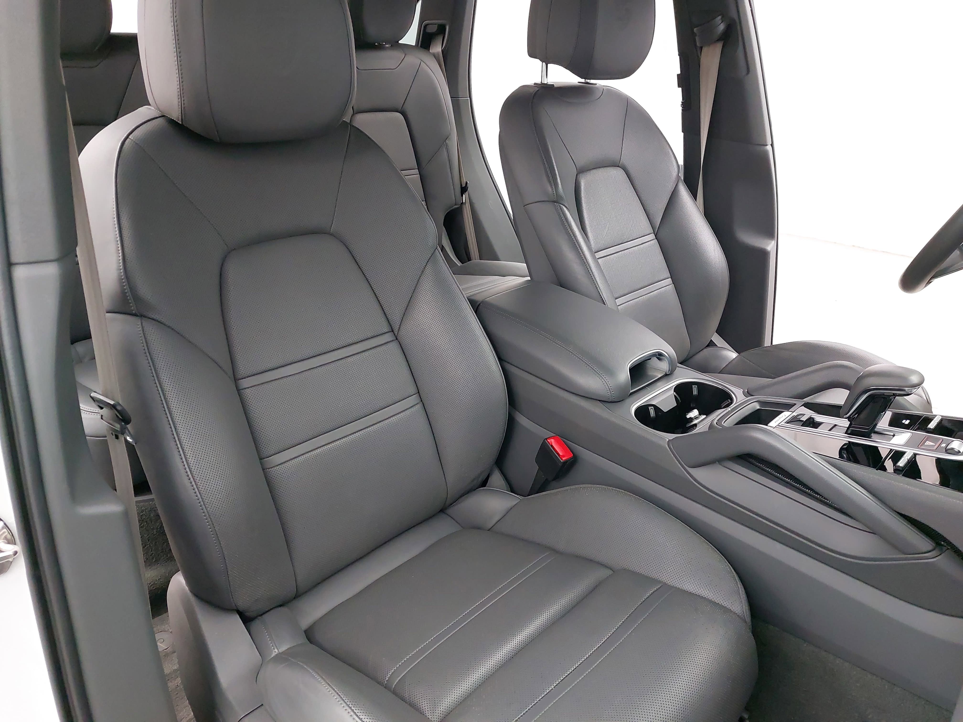 2023 Porsche Cayenne Platinum Edition