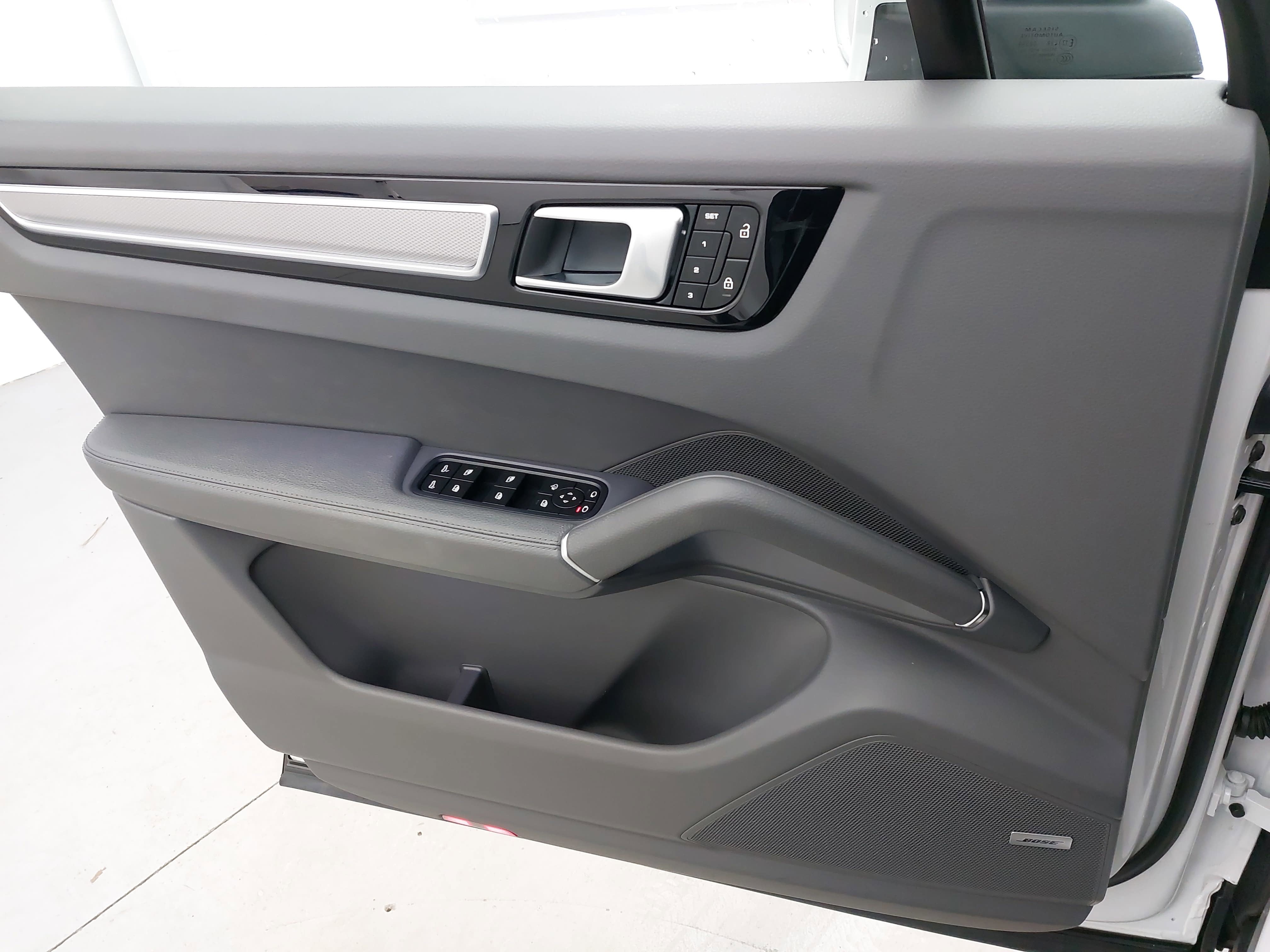 2023 Porsche Cayenne Platinum Edition