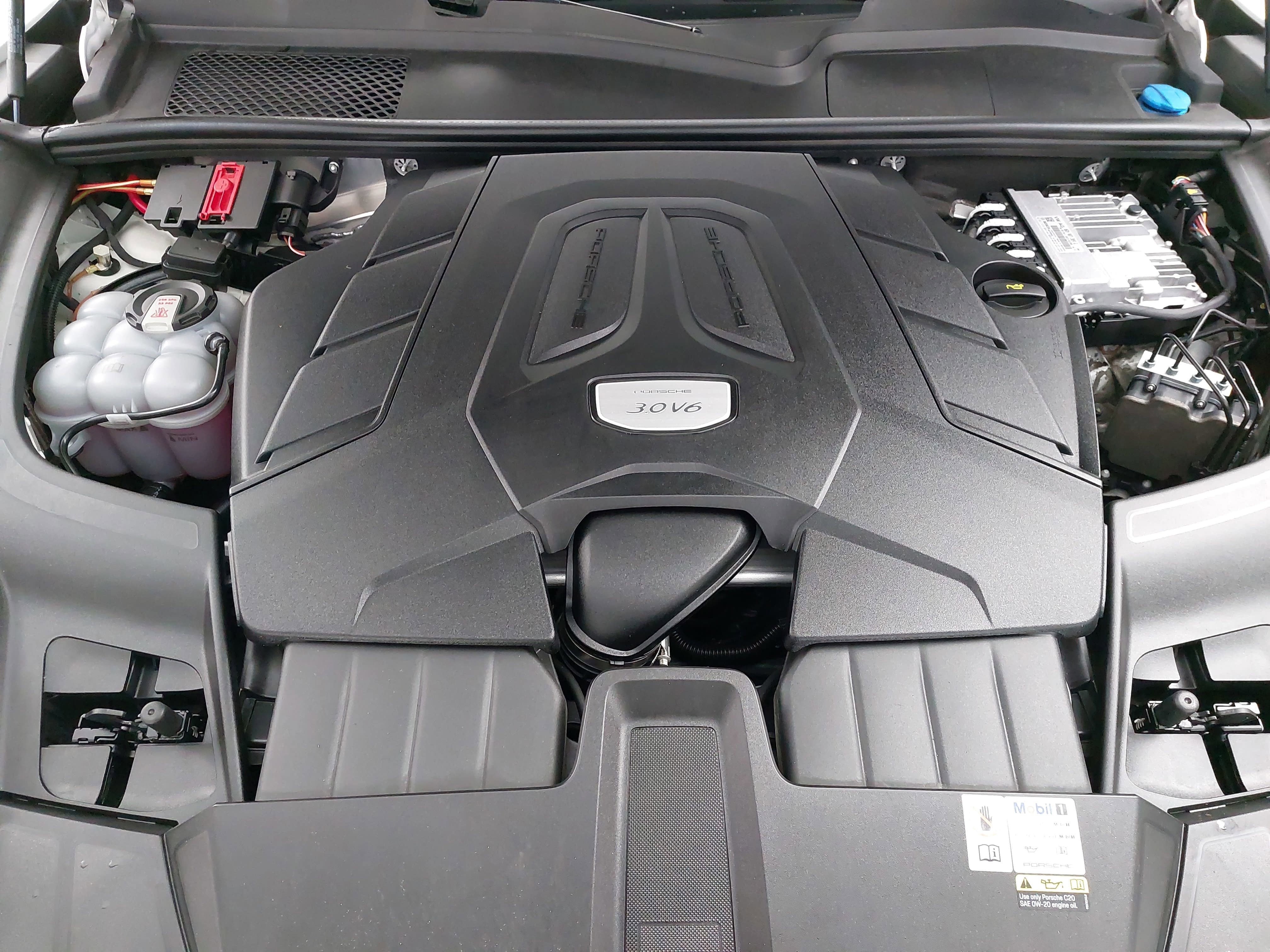 2023 Porsche Cayenne Platinum Edition