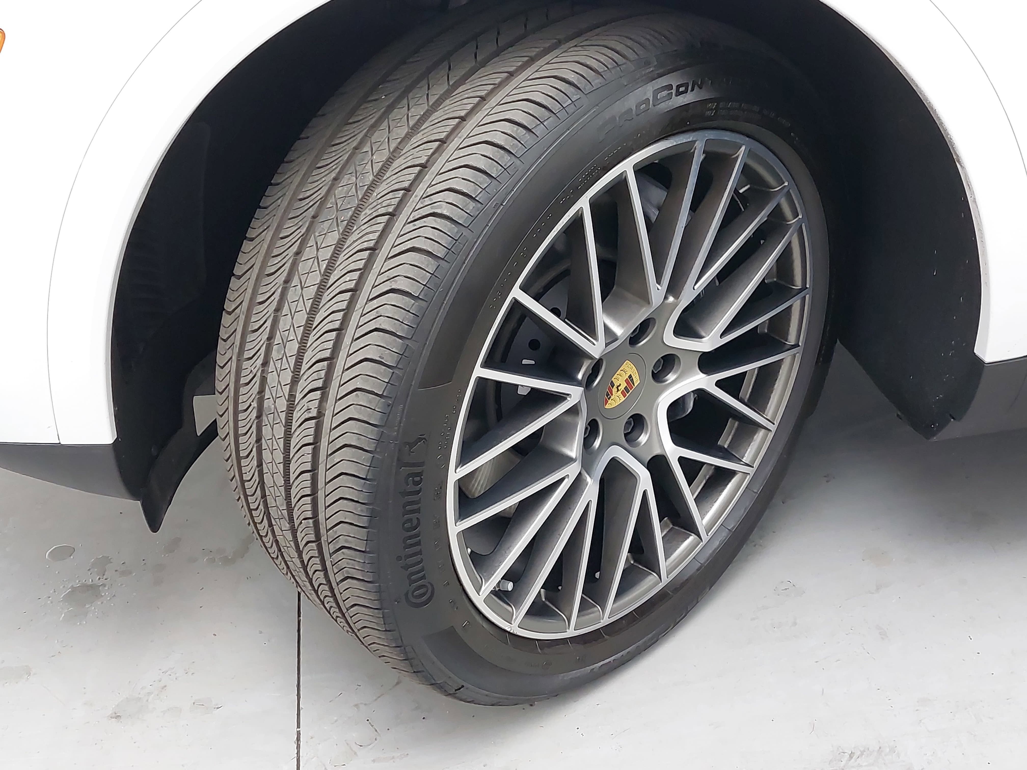 2023 Porsche Cayenne Platinum Edition