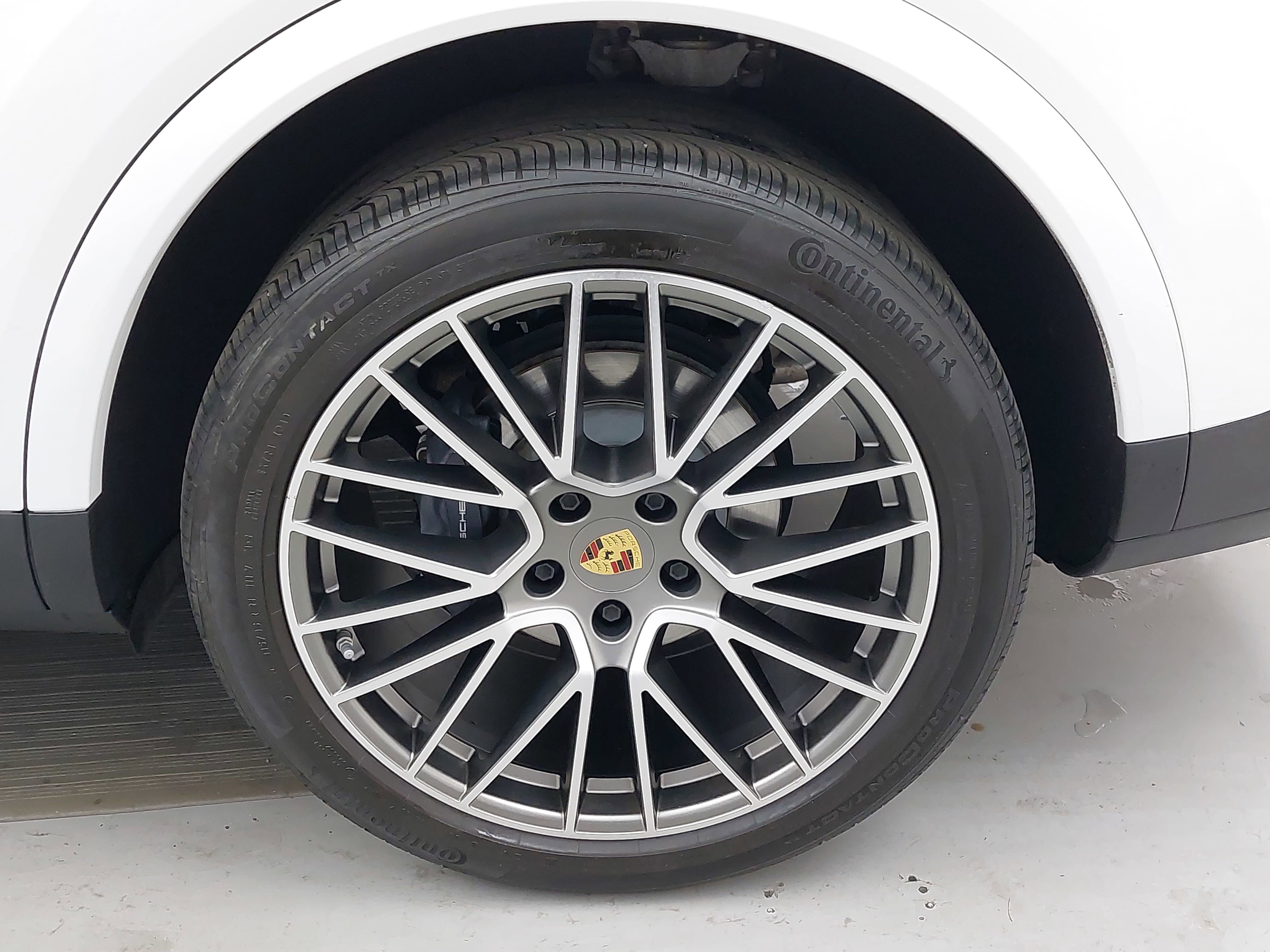 2023 Porsche Cayenne Platinum Edition