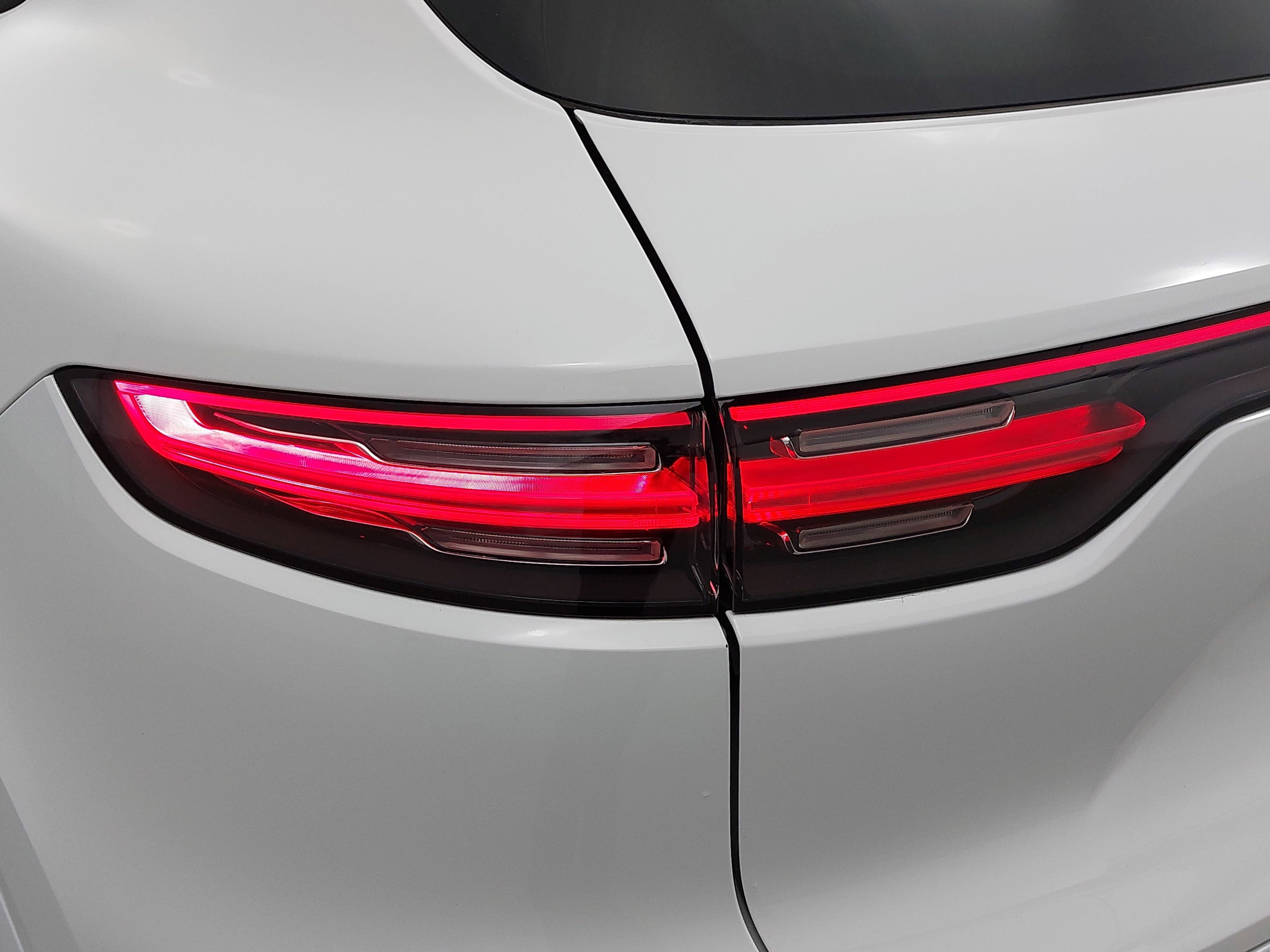 2023 Porsche Cayenne Platinum Edition