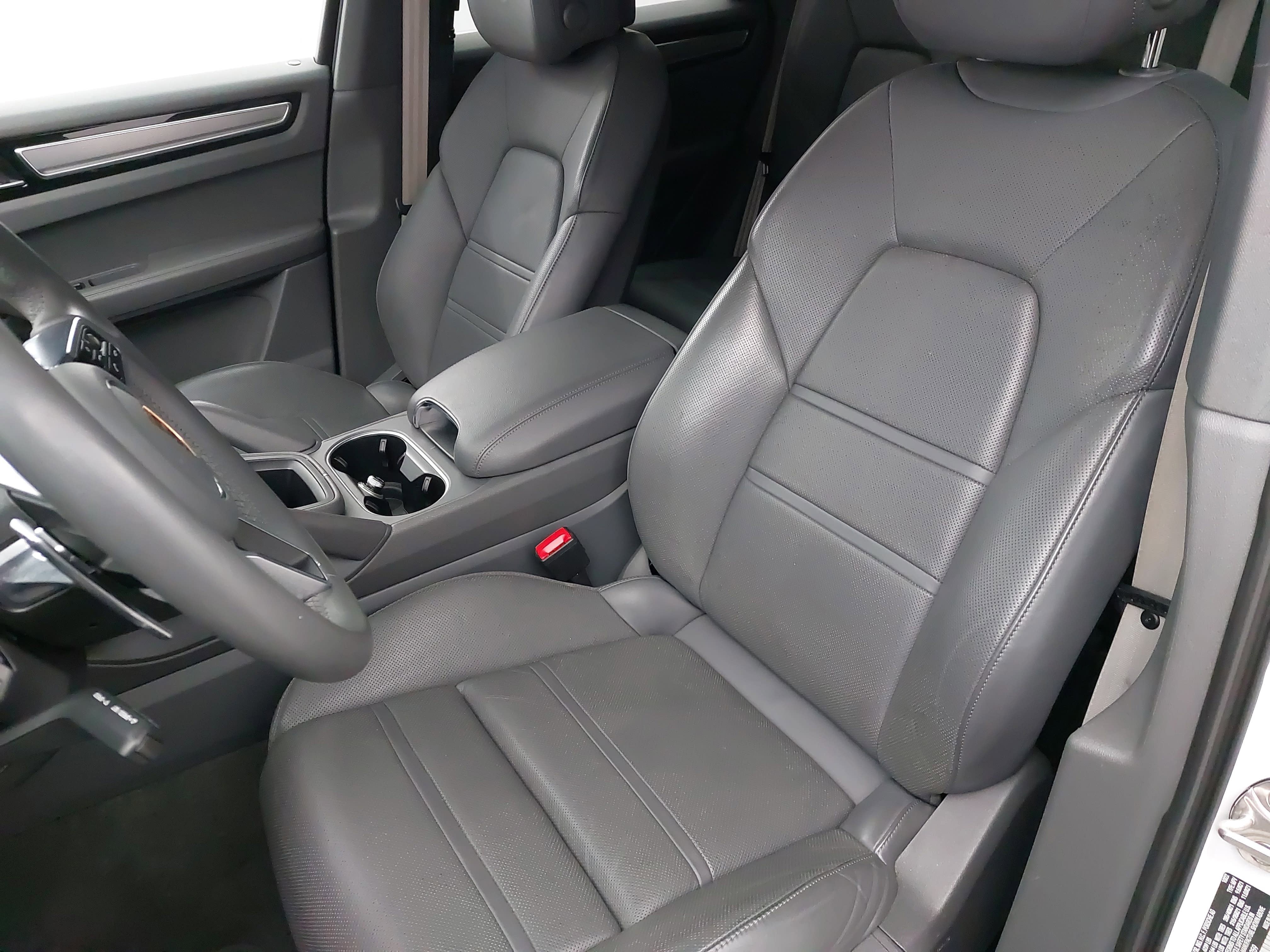 2023 Porsche Cayenne Platinum Edition