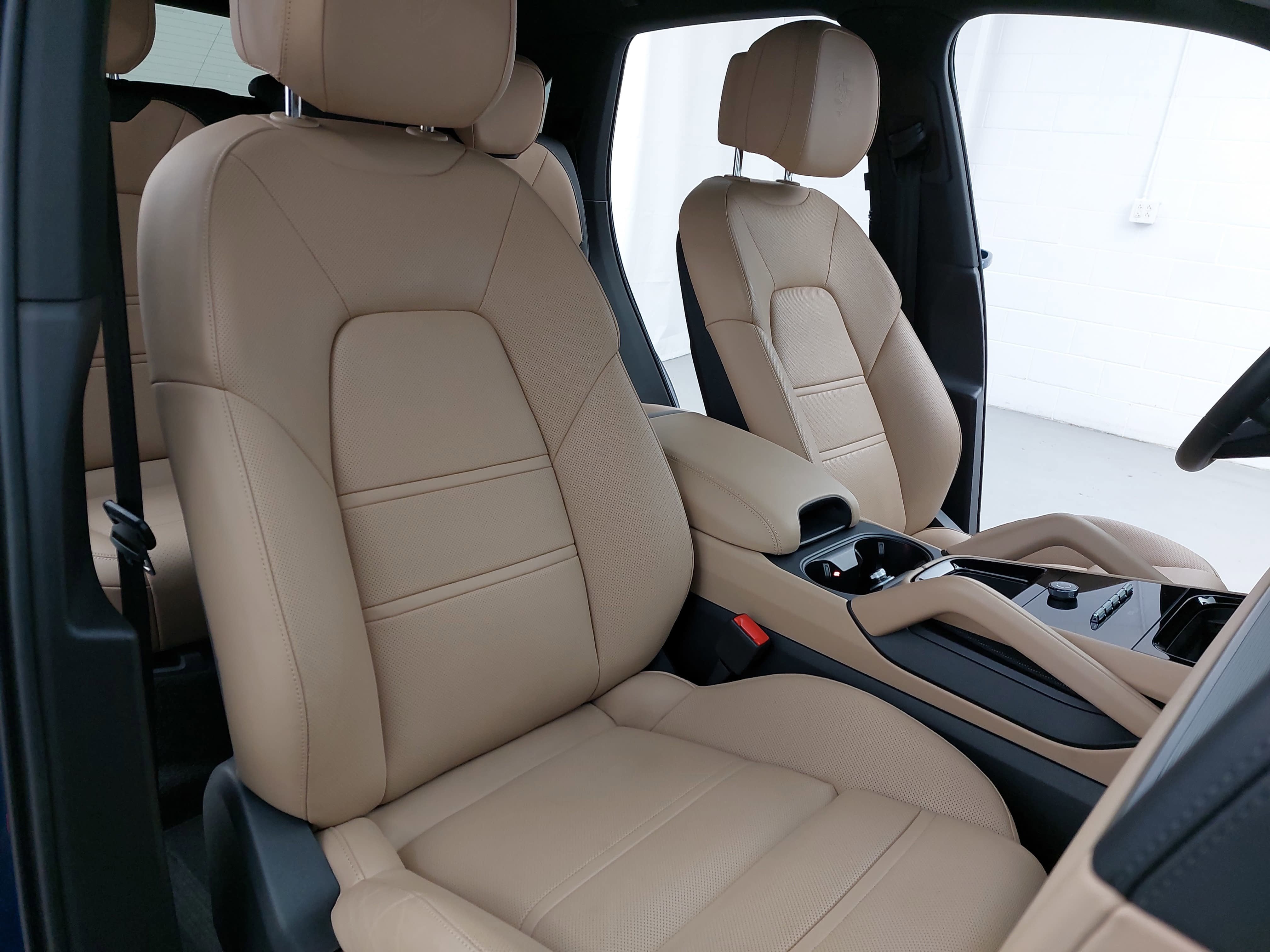 2025 Porsche Cayenne AWD