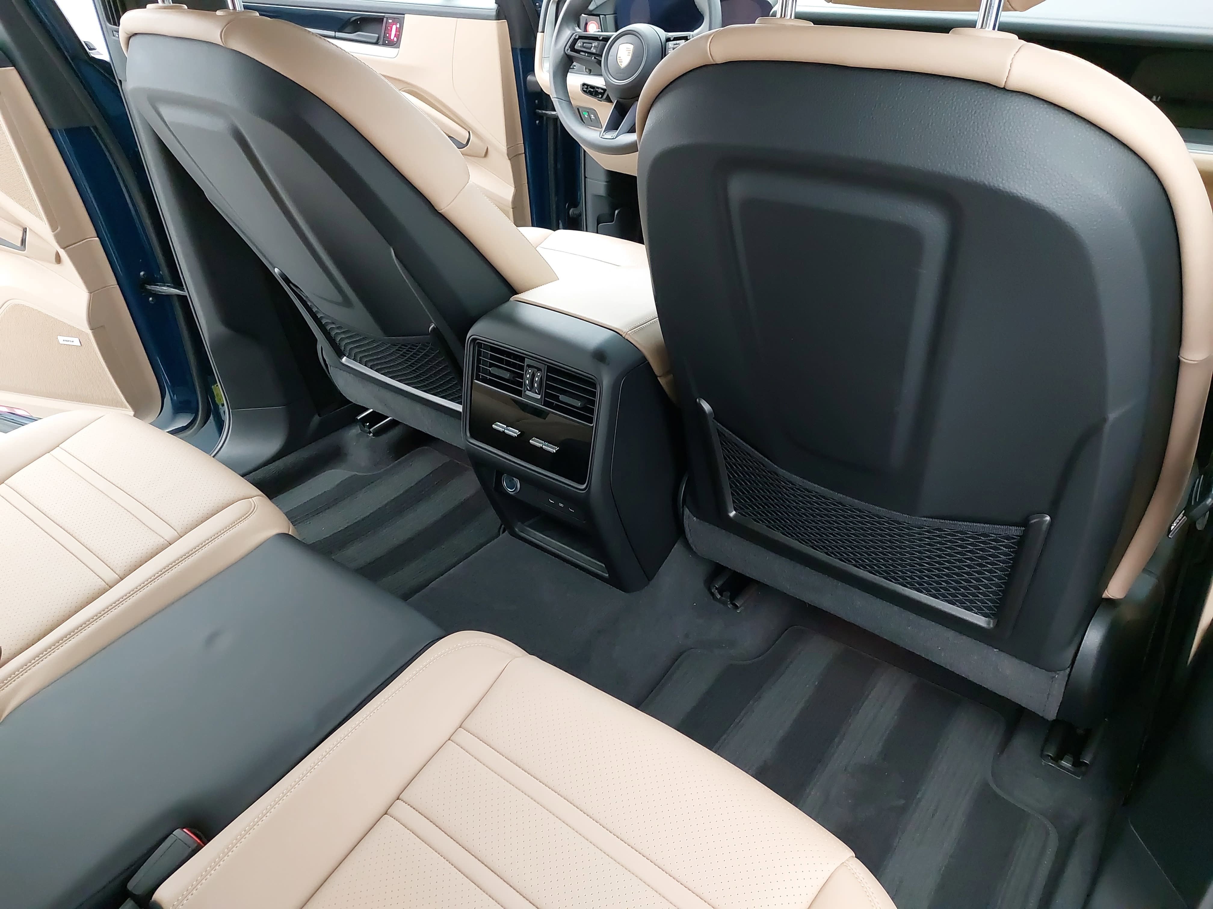 2025 Porsche Cayenne AWD