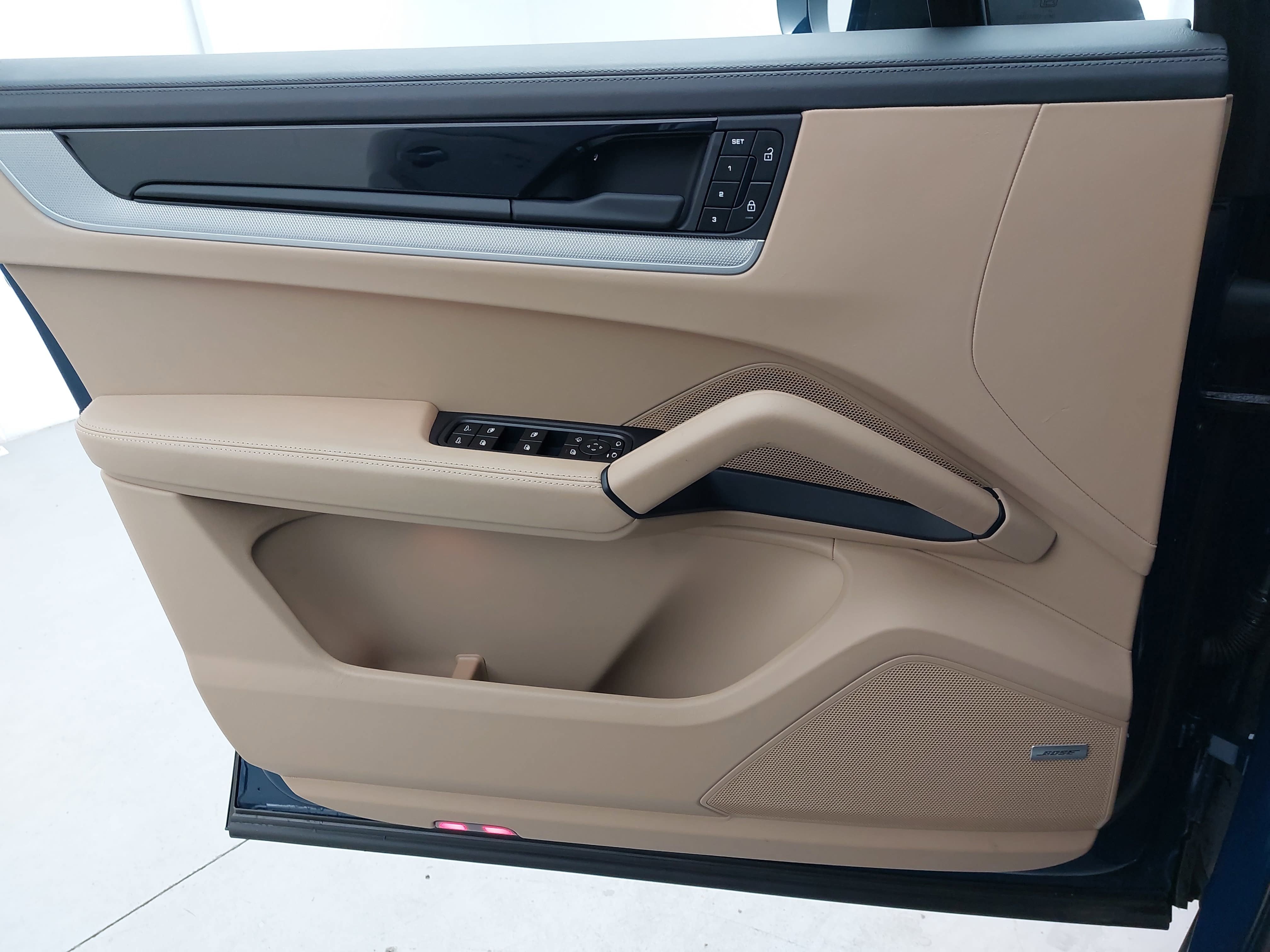 2025 Porsche Cayenne AWD