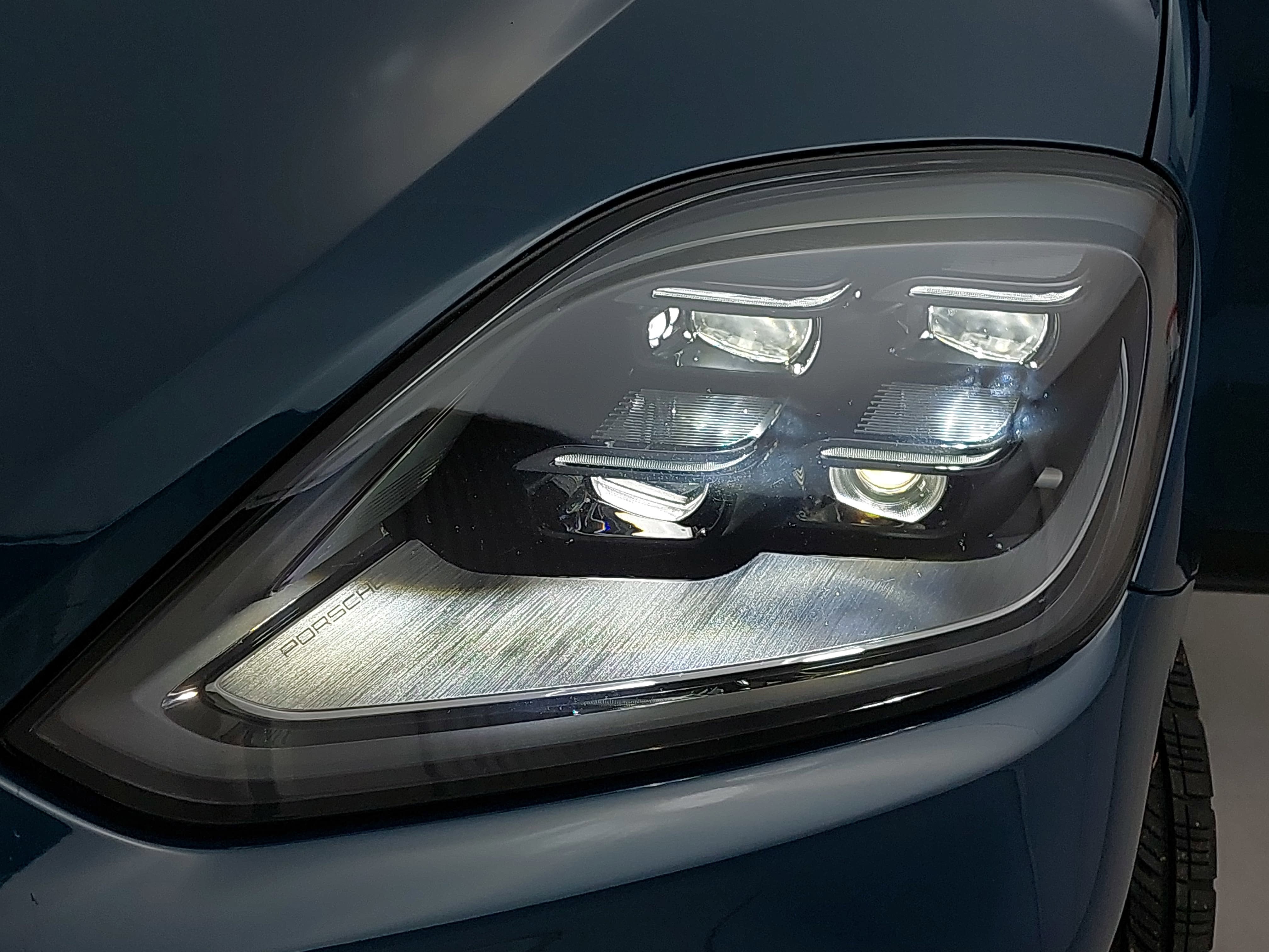 2025 Porsche Cayenne AWD