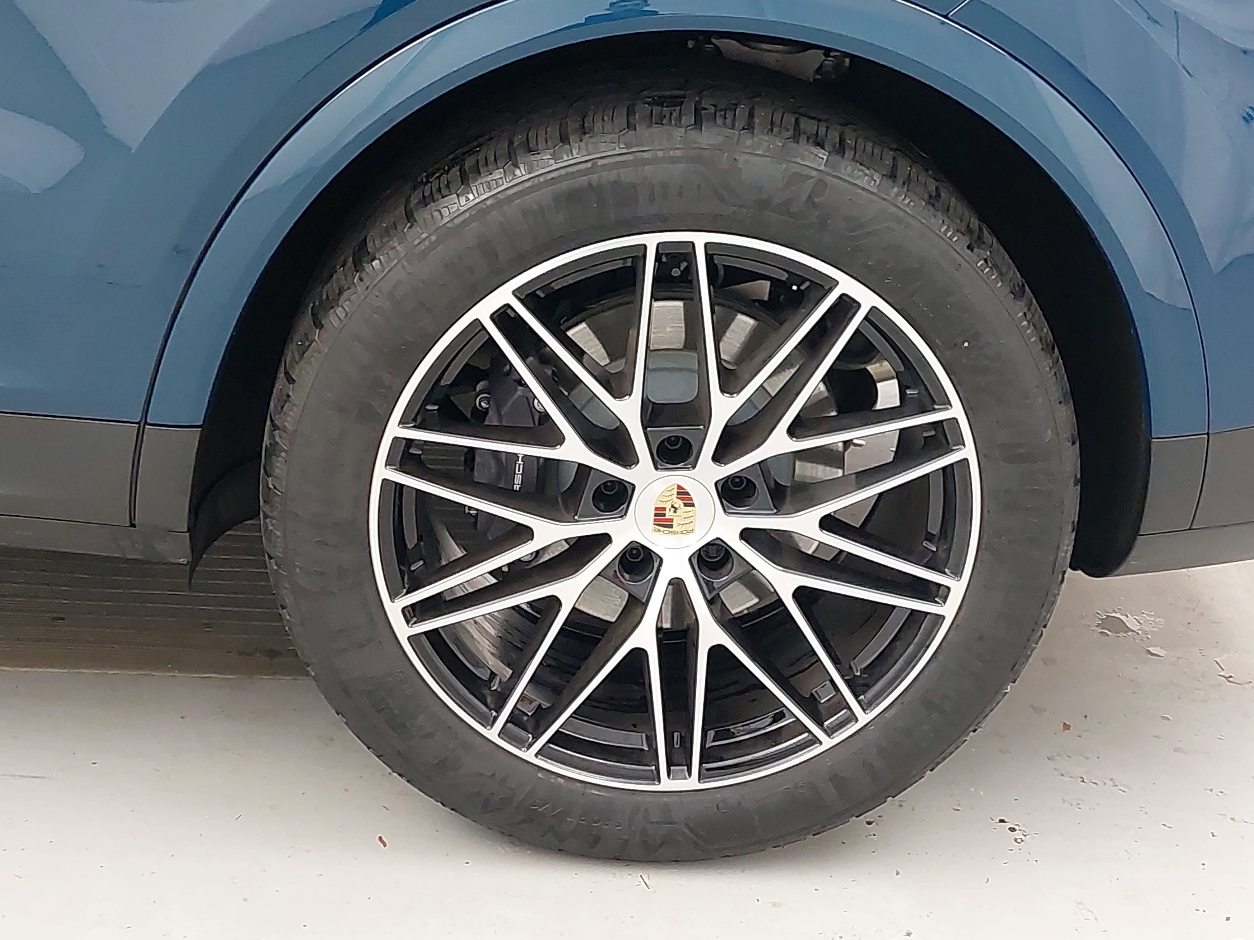 2025 Porsche Cayenne AWD