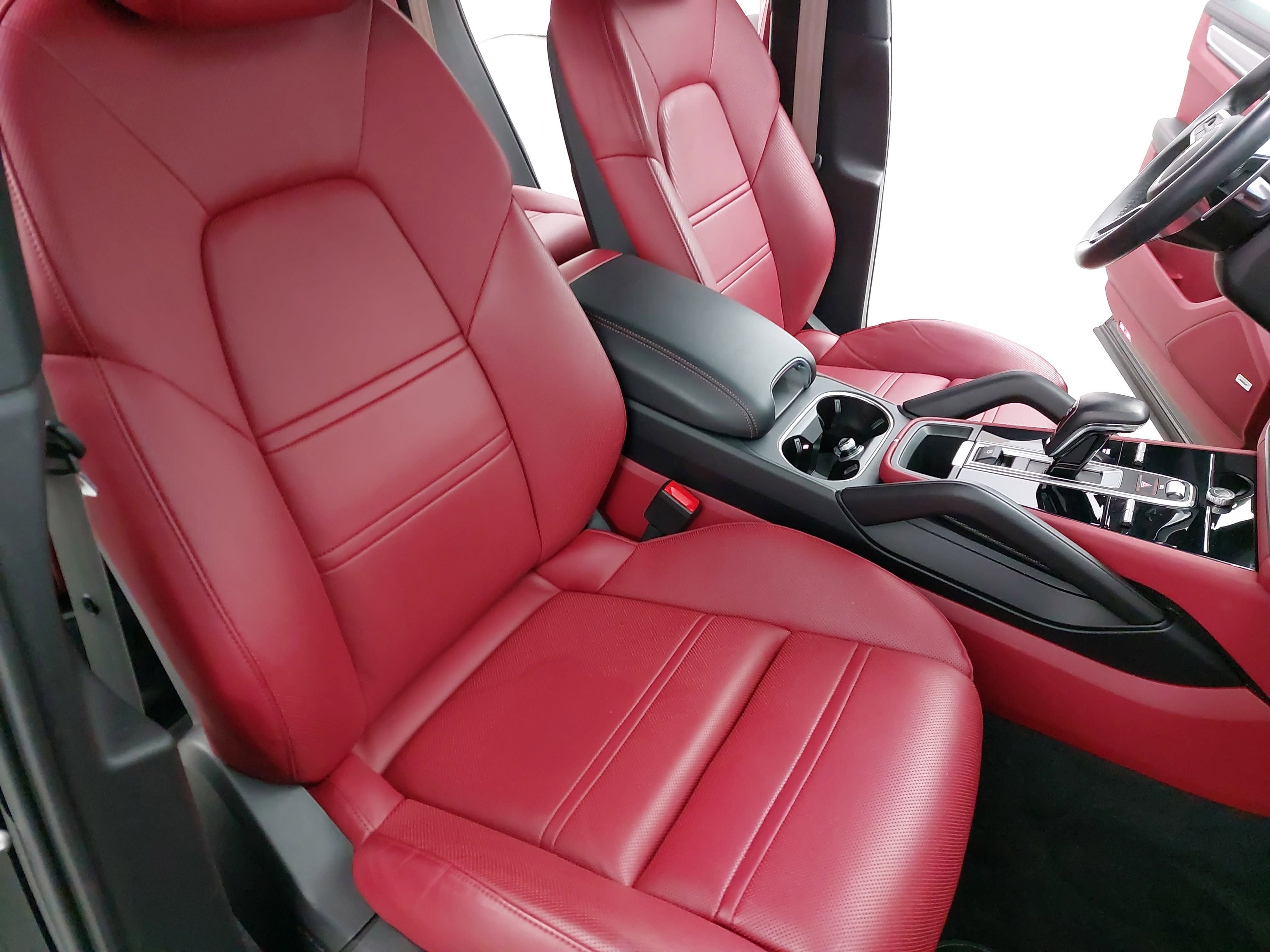 2023 Porsche Cayenne Platinum Edition