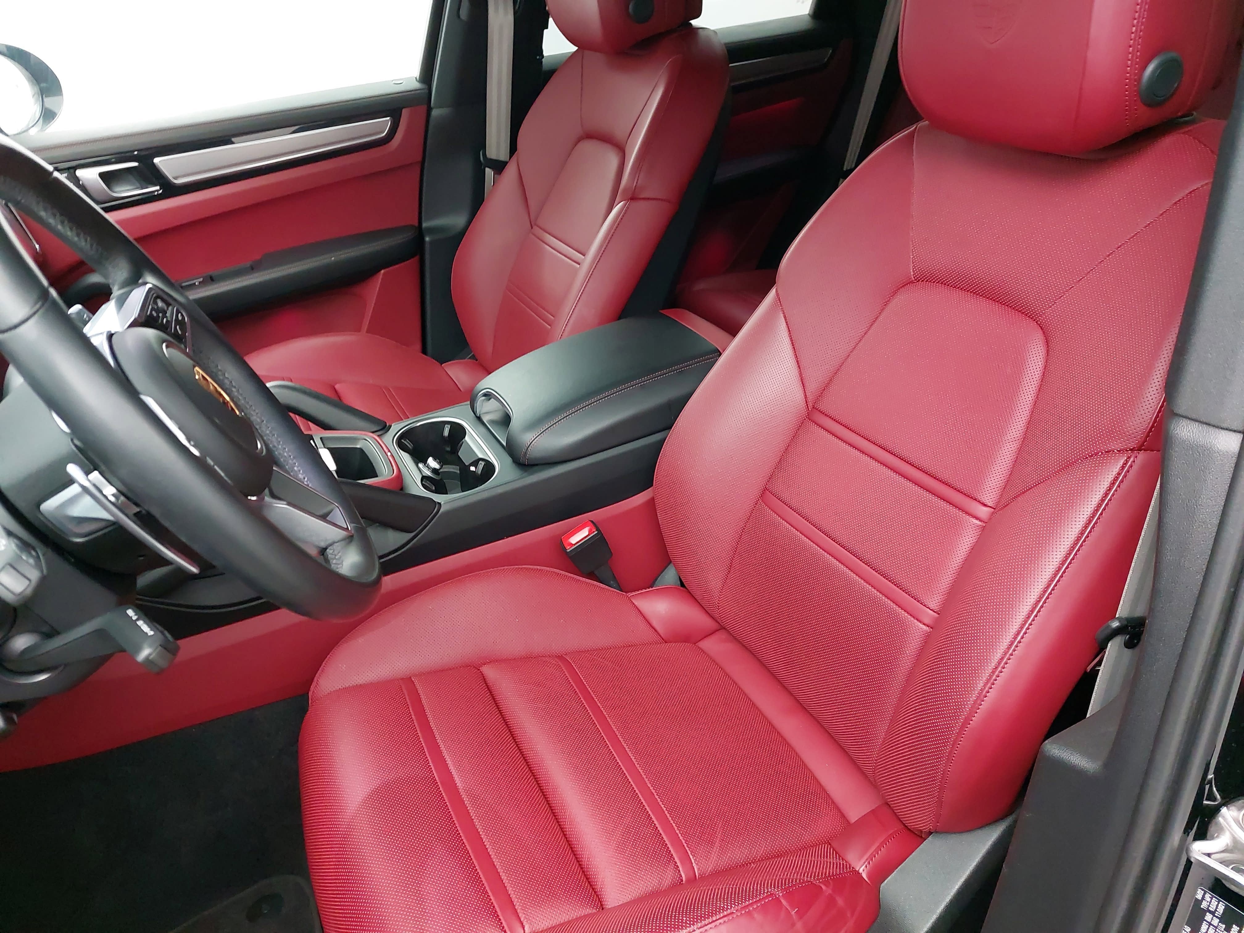 2023 Porsche Cayenne Platinum Edition