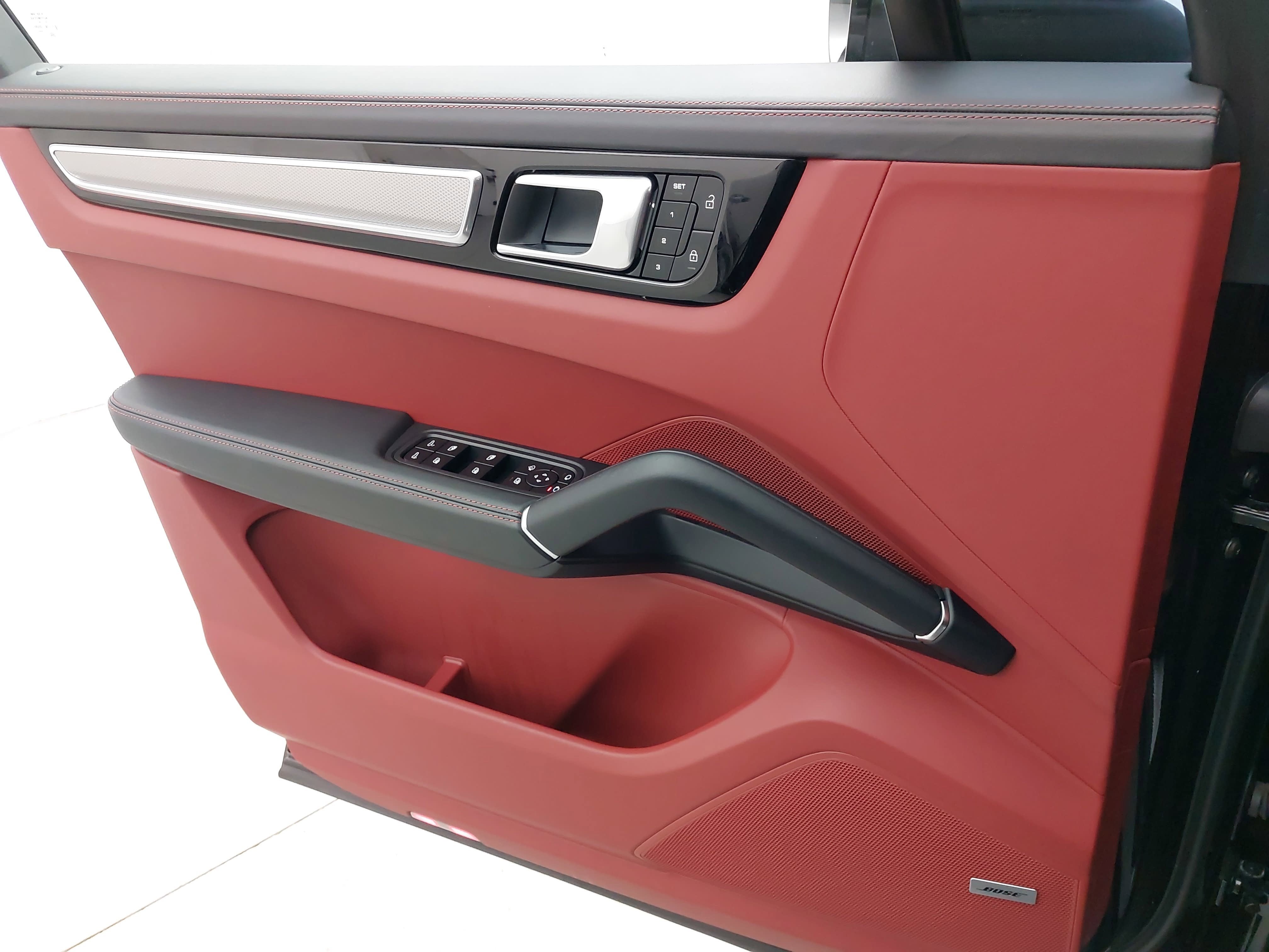 2023 Porsche Cayenne Platinum Edition