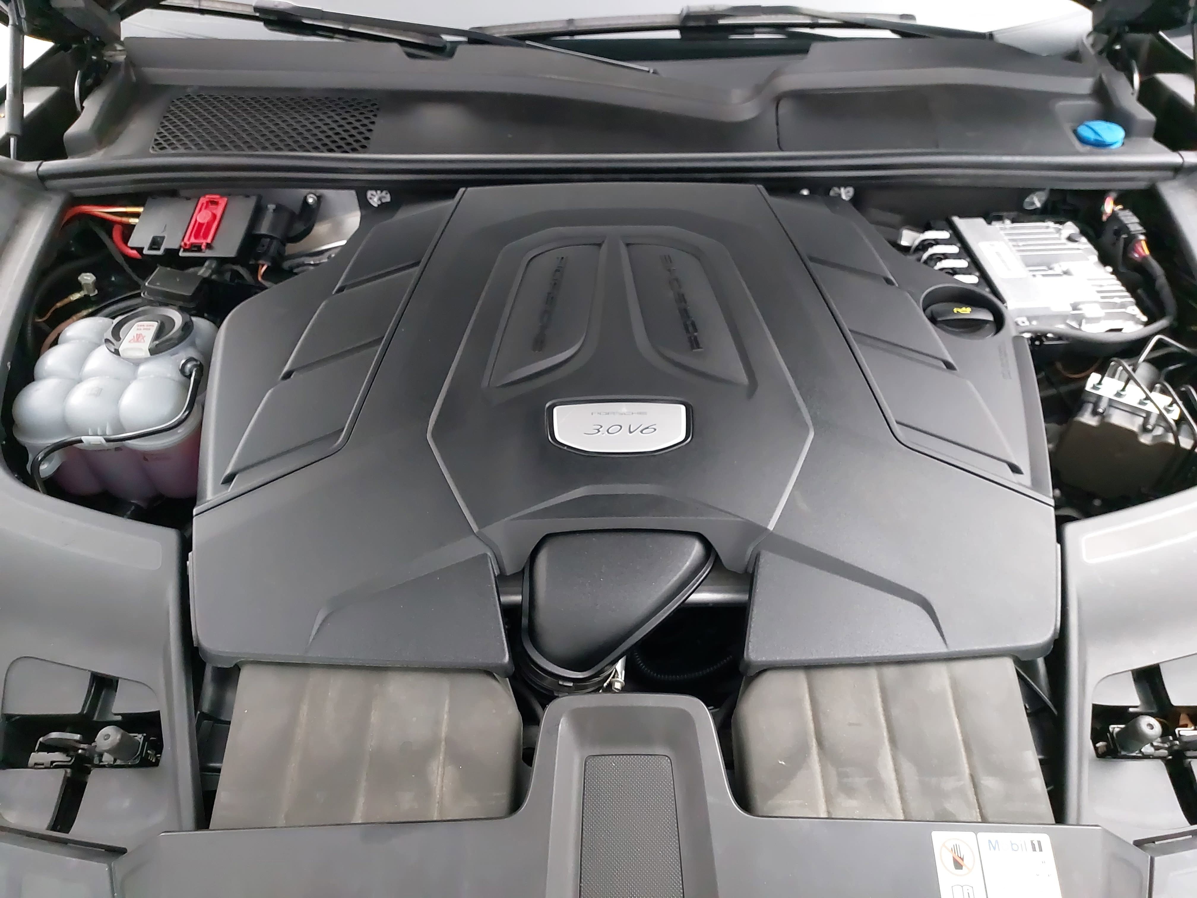 2023 Porsche Cayenne Platinum Edition