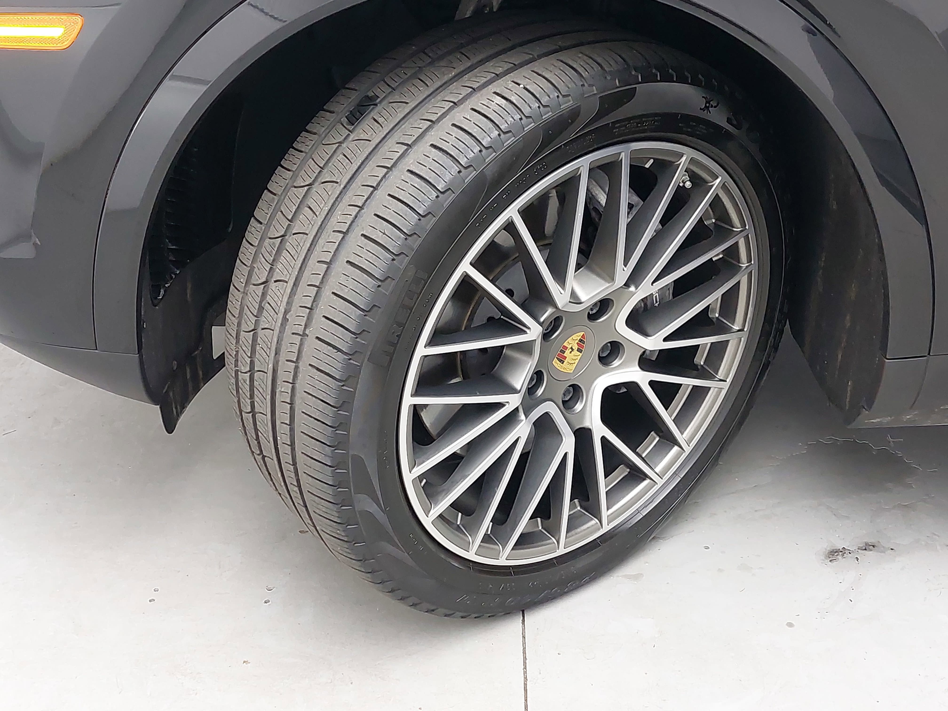 2023 Porsche Cayenne Platinum Edition