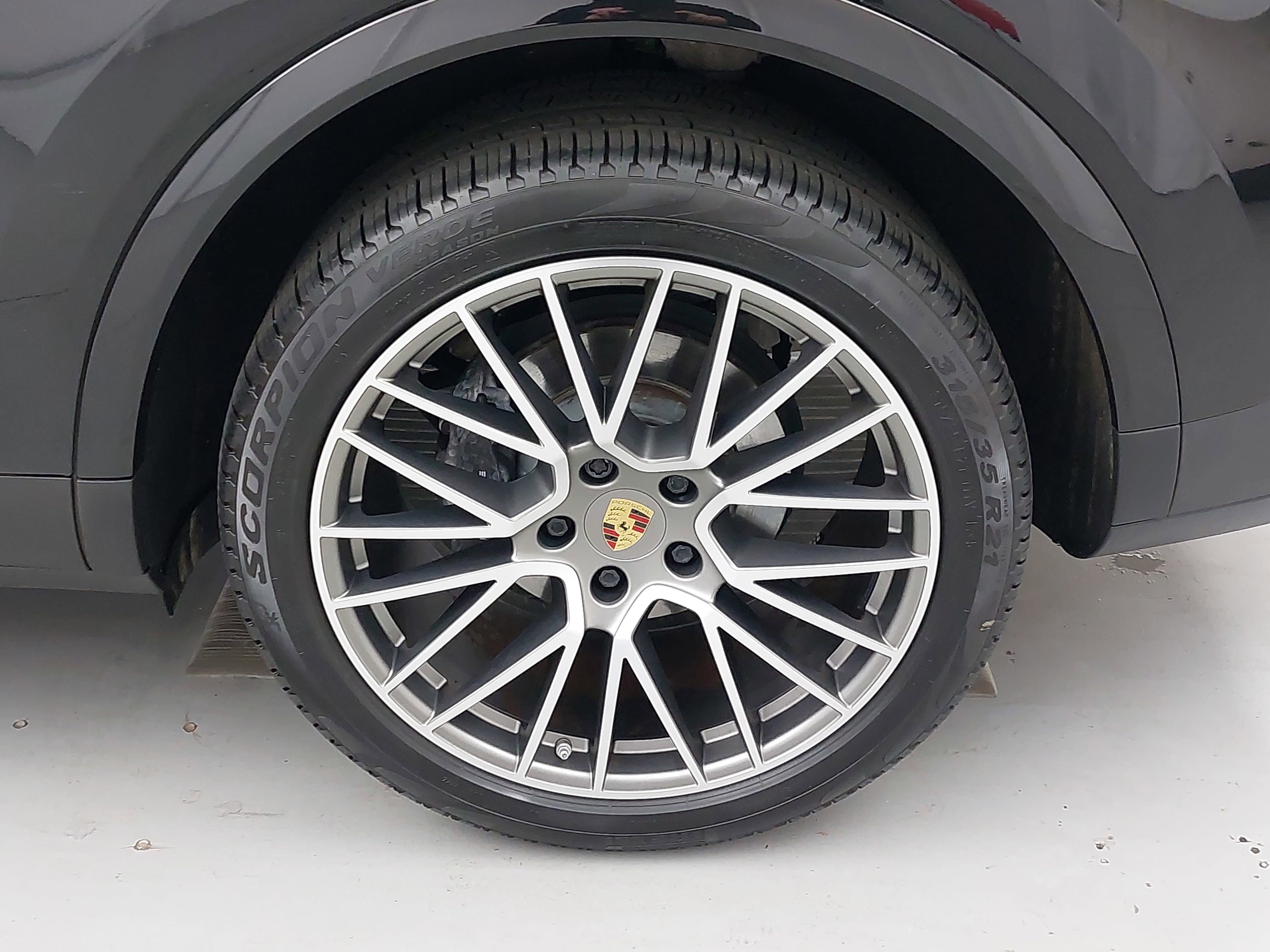 2023 Porsche Cayenne Platinum Edition