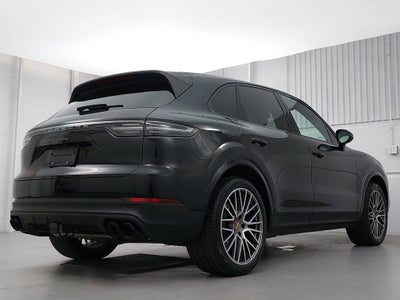 2023 Porsche Cayenne Platinum Edition