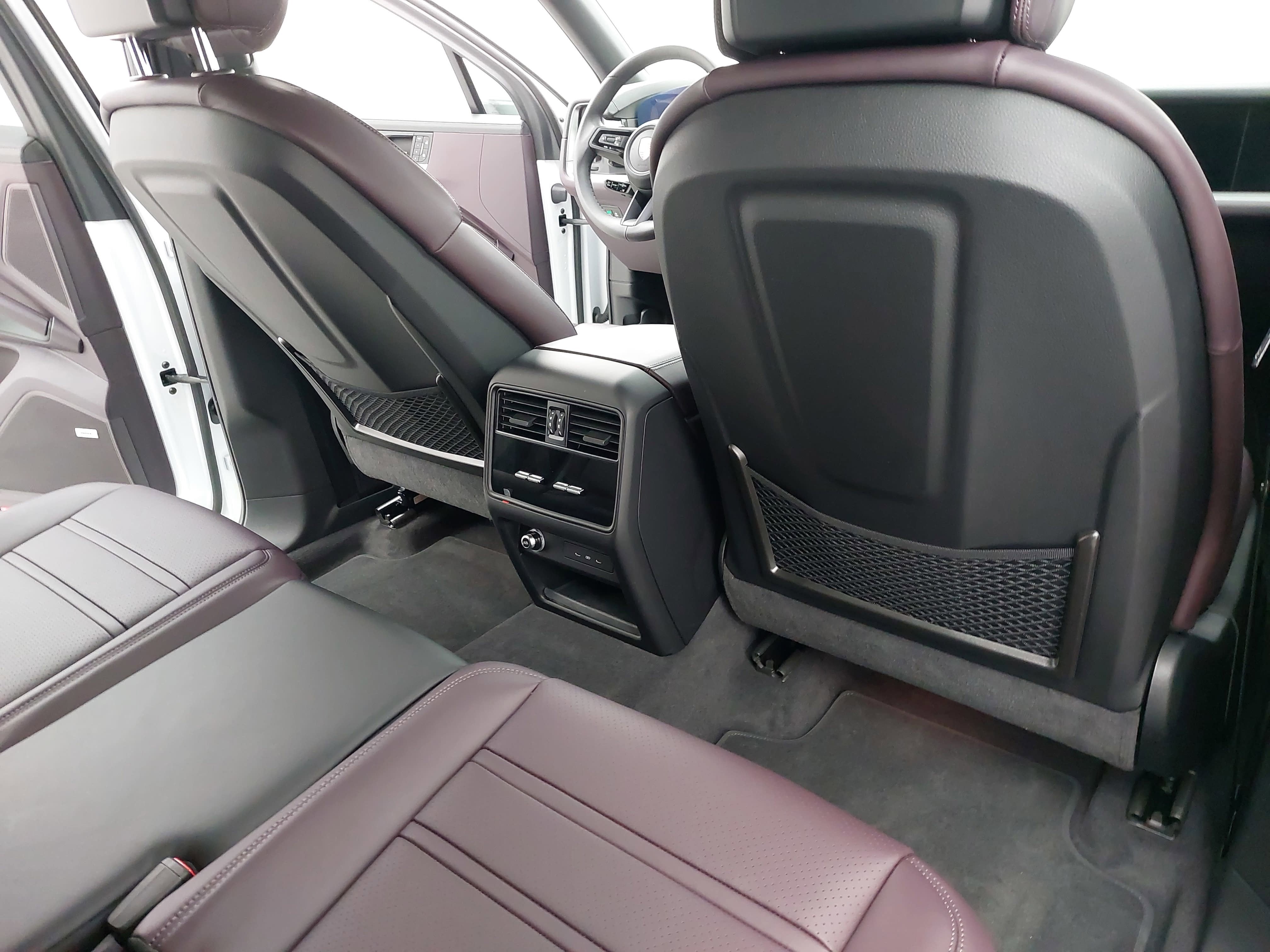 2025 Porsche Cayenne AWD