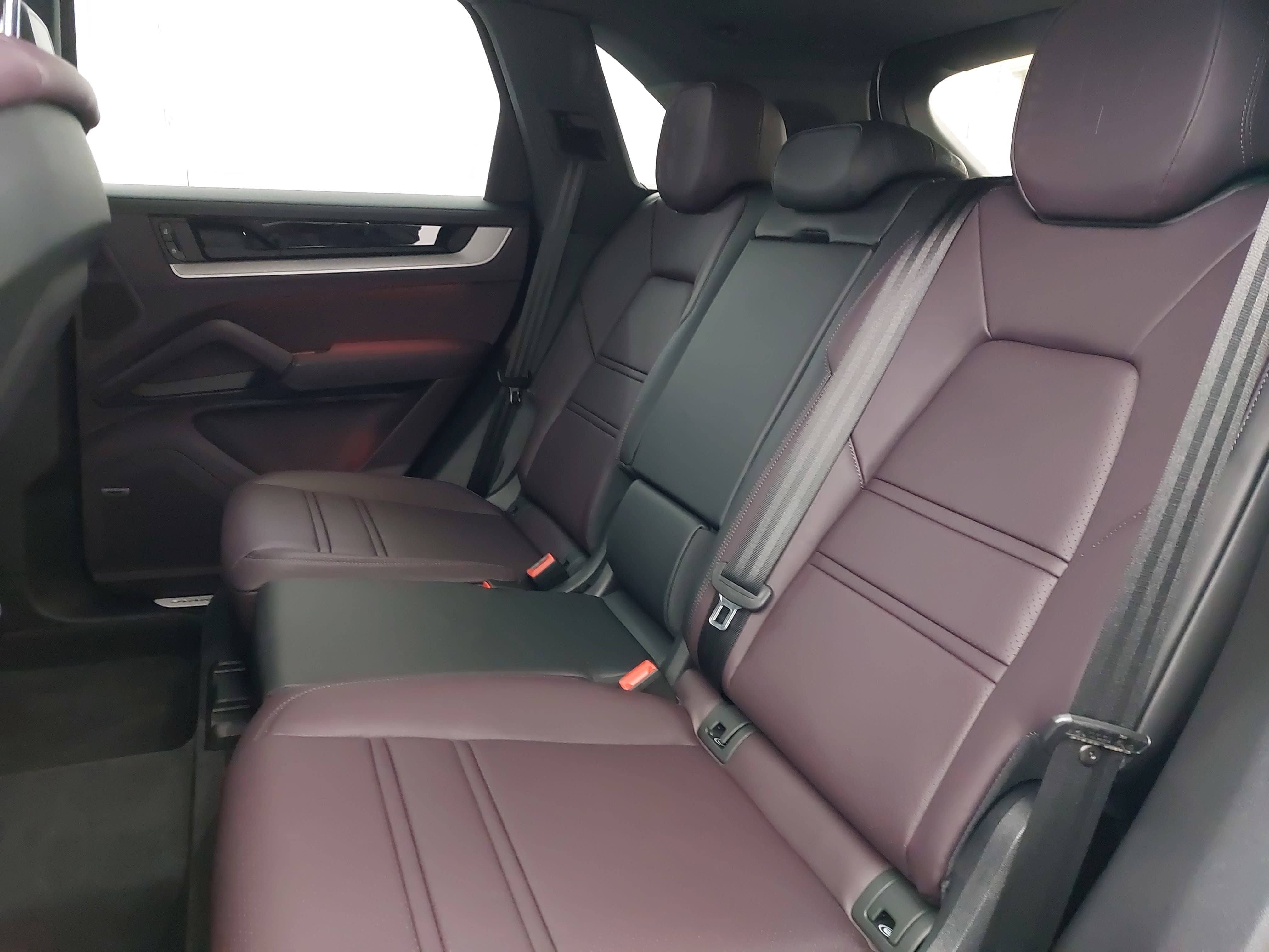 2025 Porsche Cayenne AWD