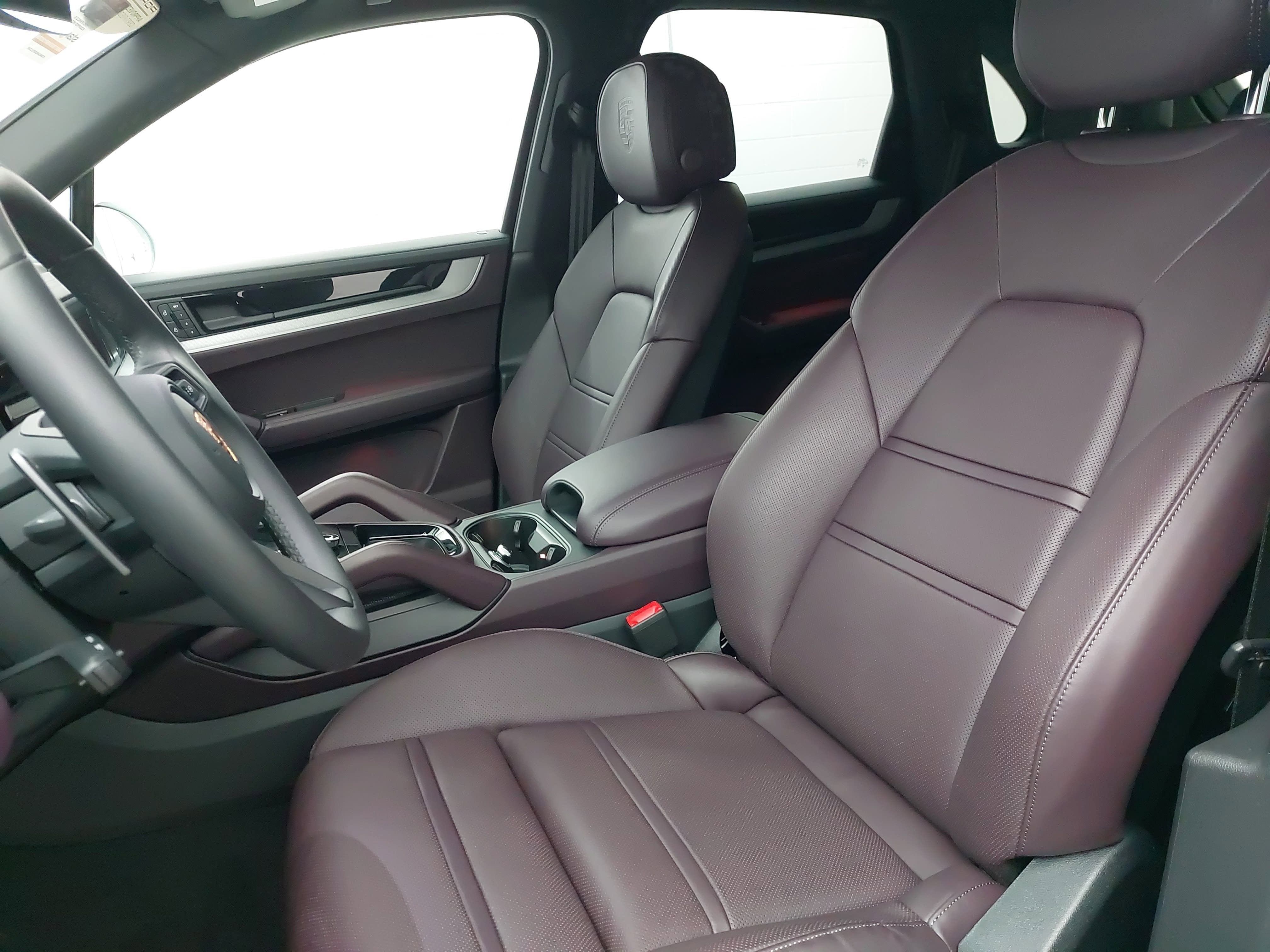 2025 Porsche Cayenne AWD