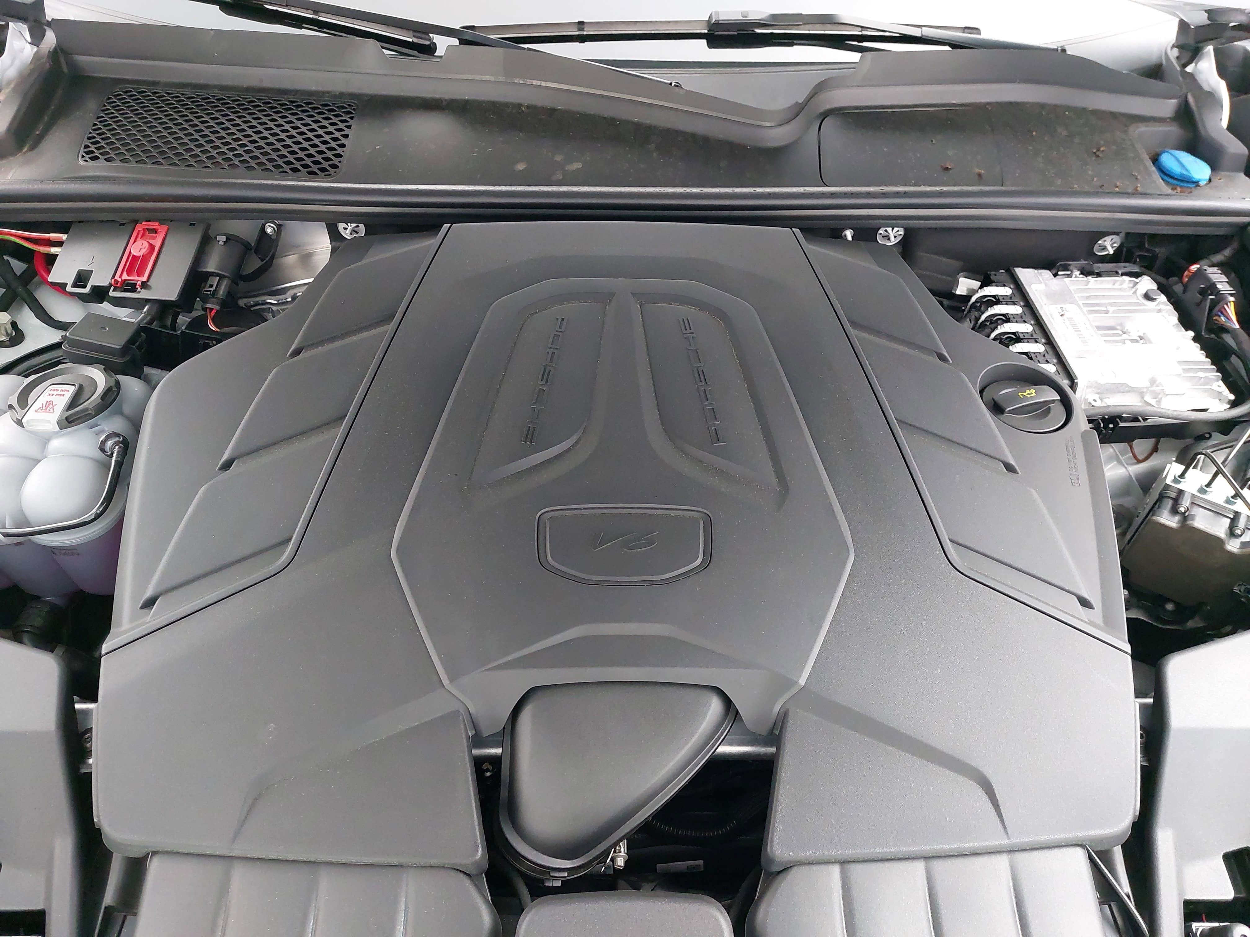 2025 Porsche Cayenne AWD