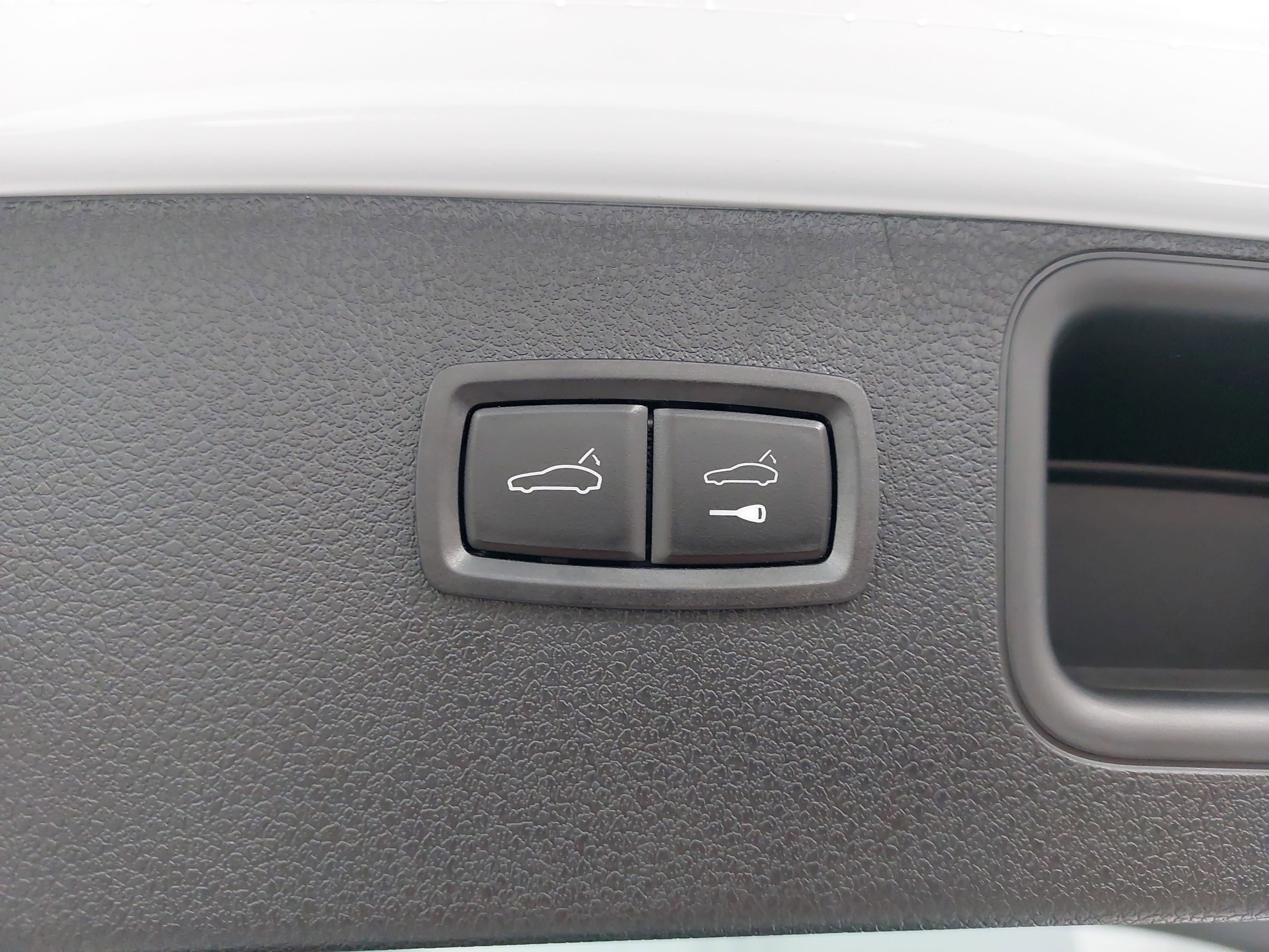 2025 Porsche Macan S