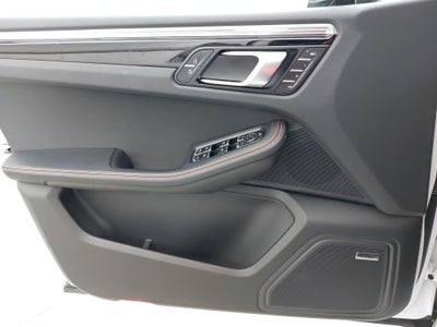 2025 Porsche Macan S