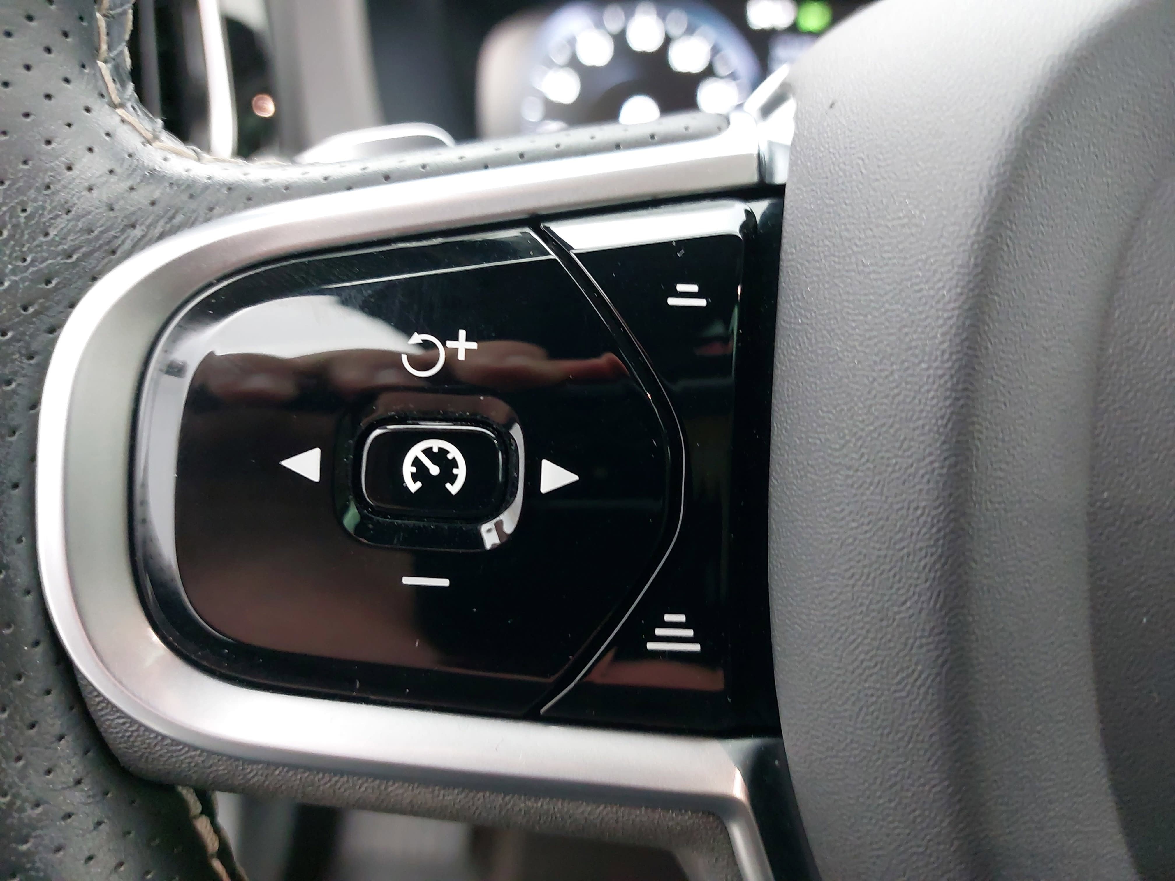 2019 Volvo XC60 T6 R-Design