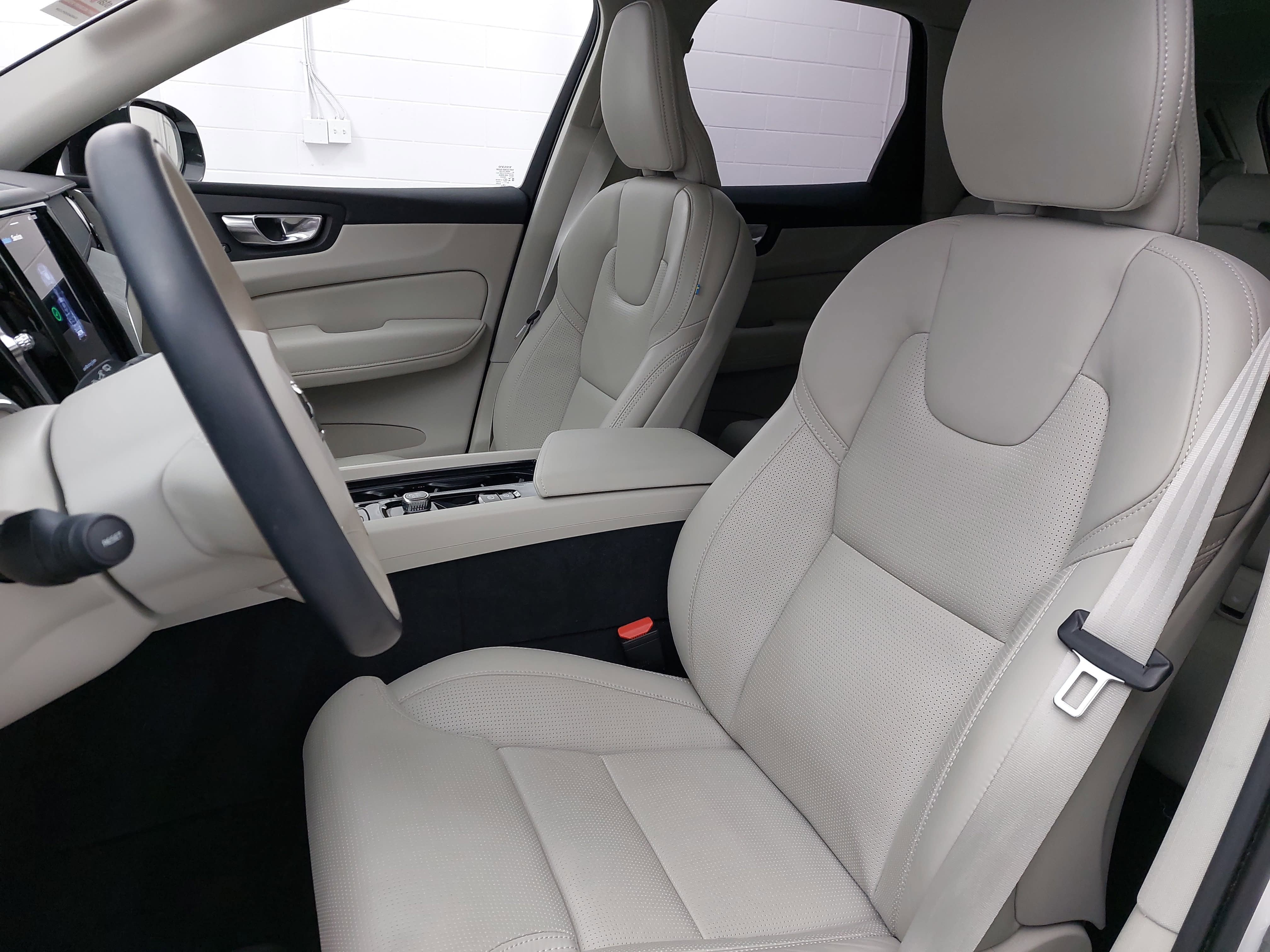 2025 Volvo XC60 Plug-In Hybrid T8 Ultra