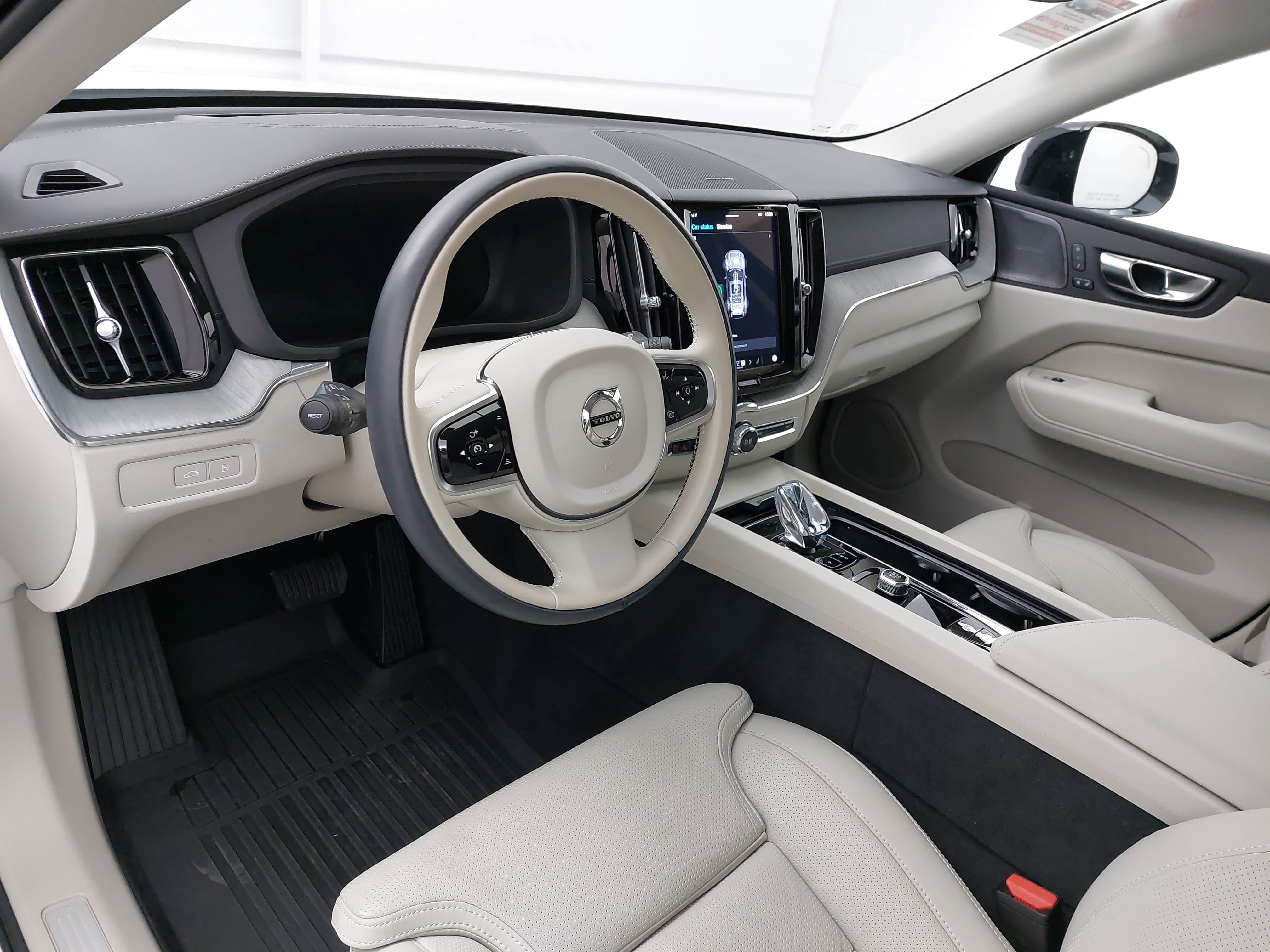 2025 Volvo XC60 Plug-In Hybrid T8 Ultra