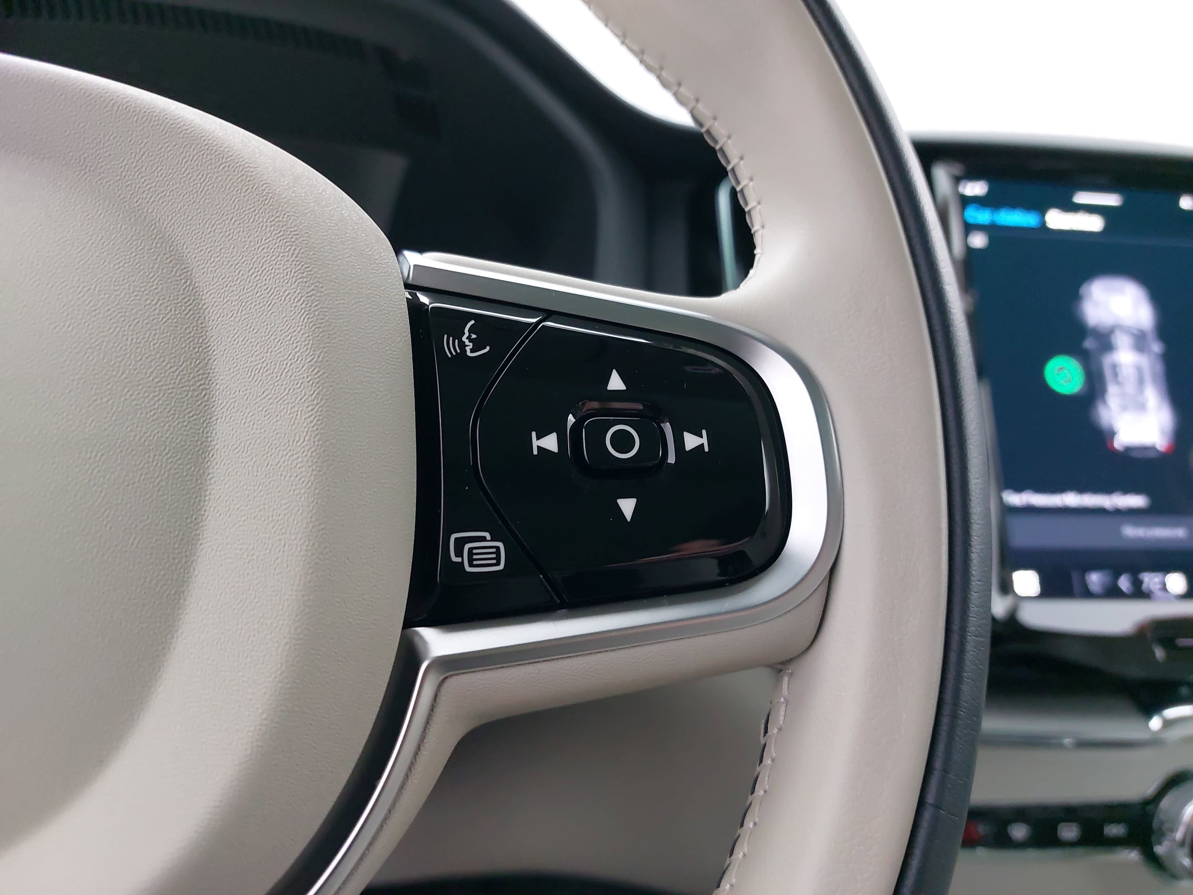 2025 Volvo XC60 Plug-In Hybrid T8 Ultra