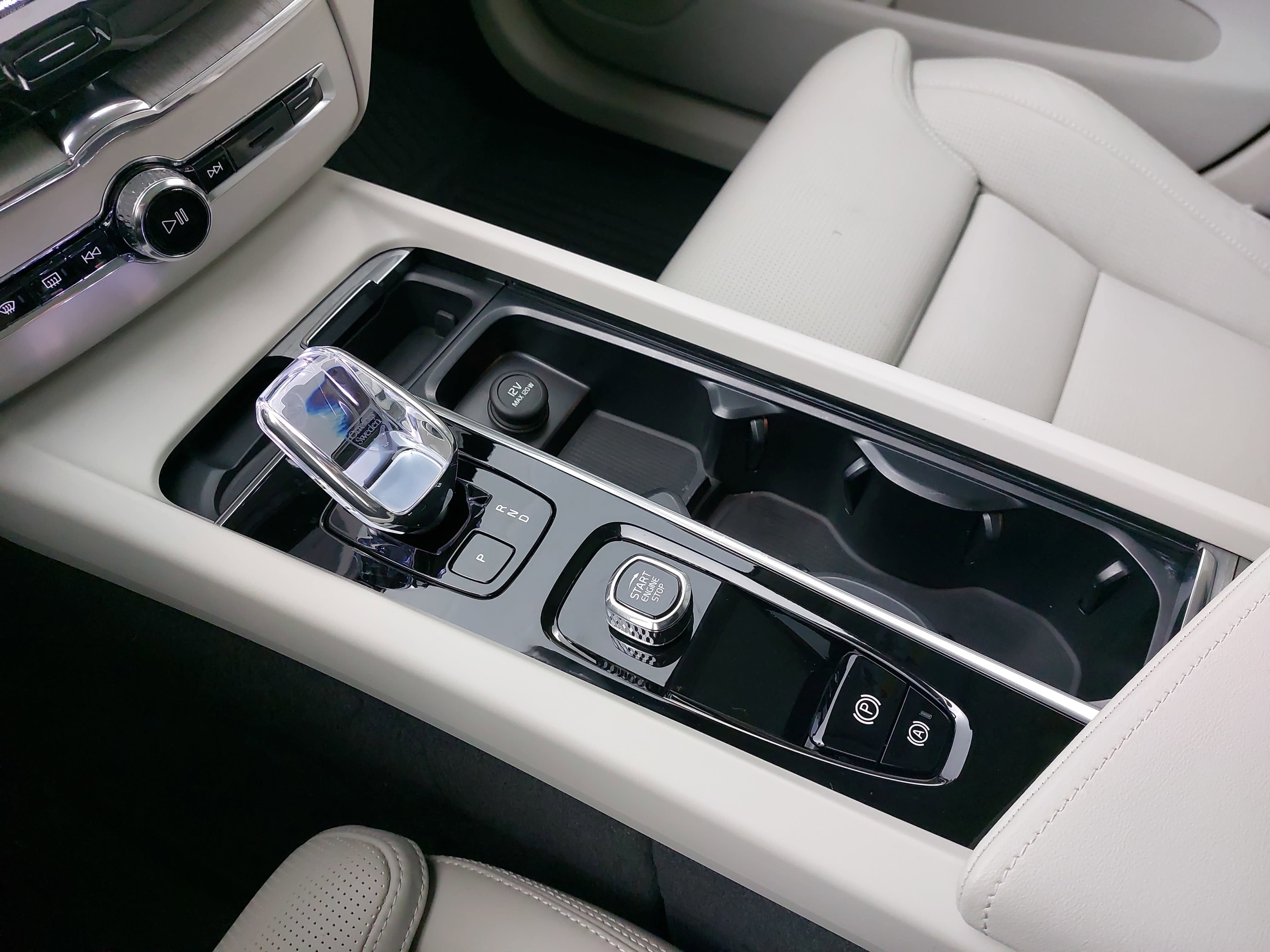 2025 Volvo XC60 Plug-In Hybrid T8 Ultra