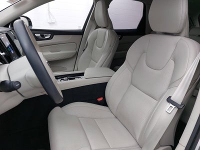 2025 Volvo XC60 Plug-In Hybrid T8 Ultra