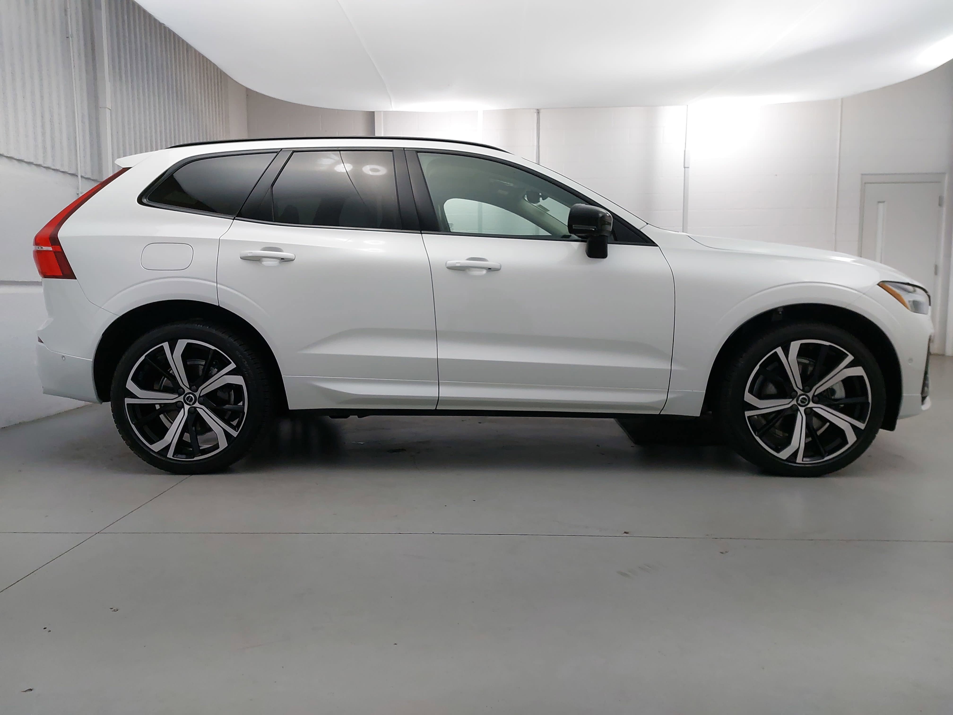 2025 Volvo XC60 Plug-In Hybrid T8 Ultra