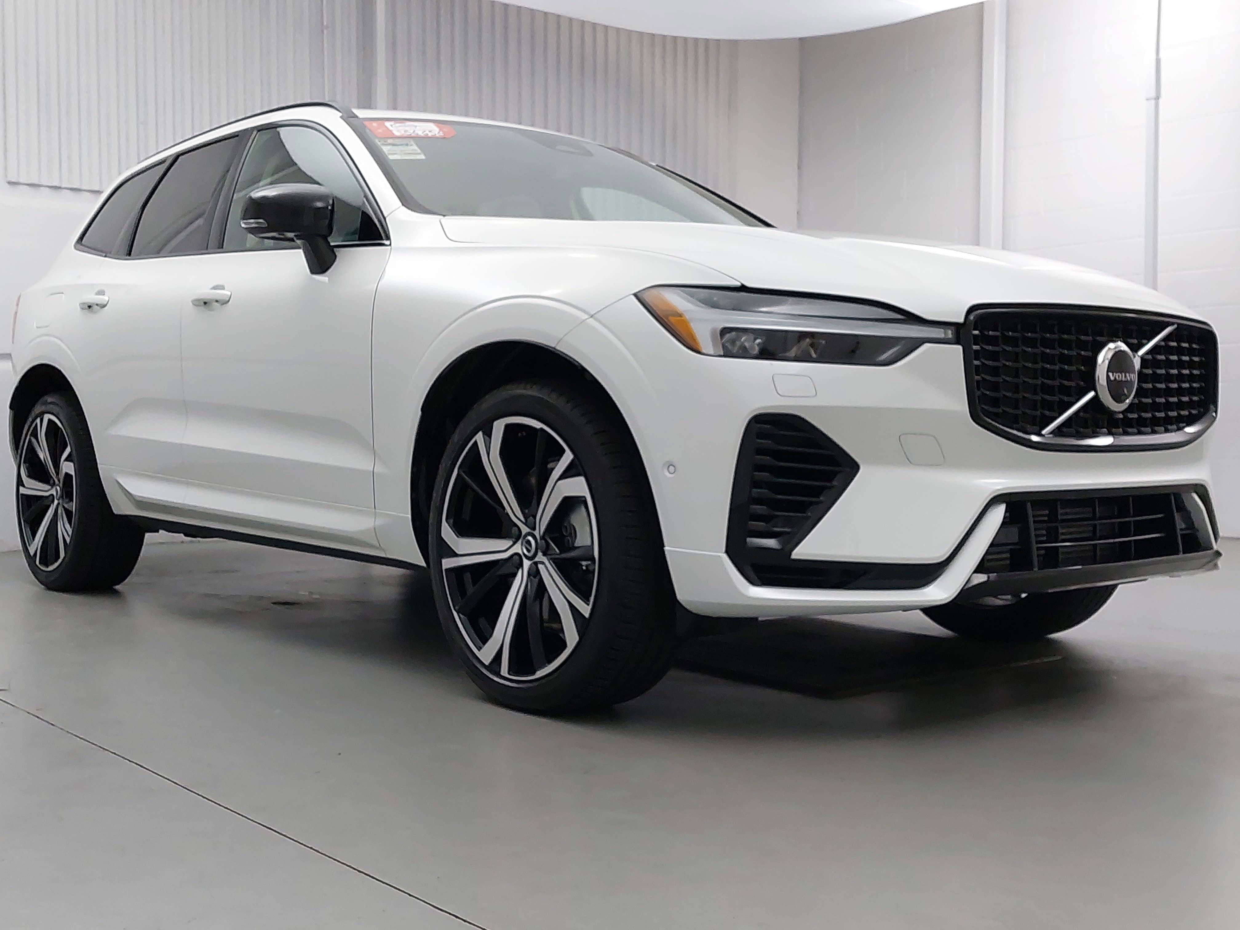 2025 Volvo XC60 Plug-In Hybrid T8 Ultra