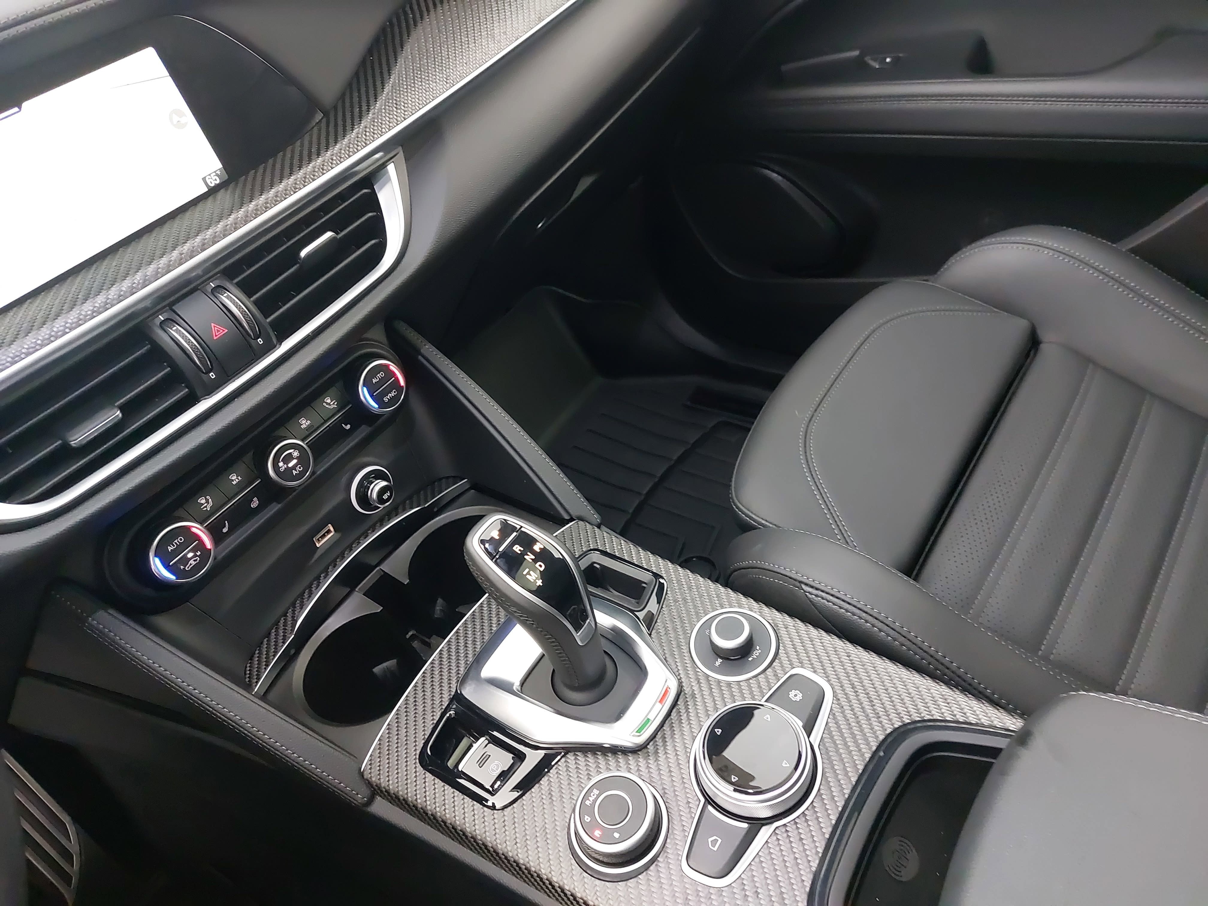 2024 Alfa Romeo Stelvio Quadrifoglio