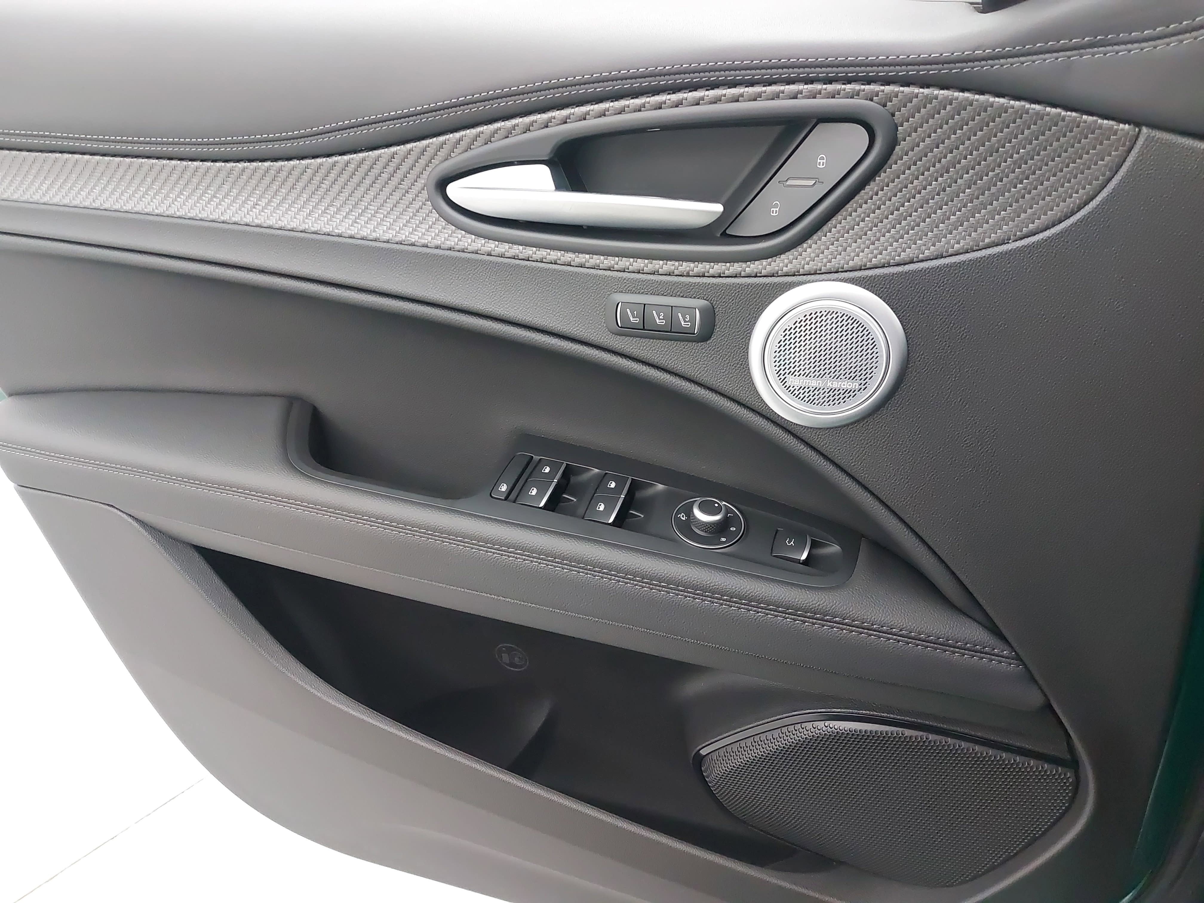 2024 Alfa Romeo Stelvio Quadrifoglio