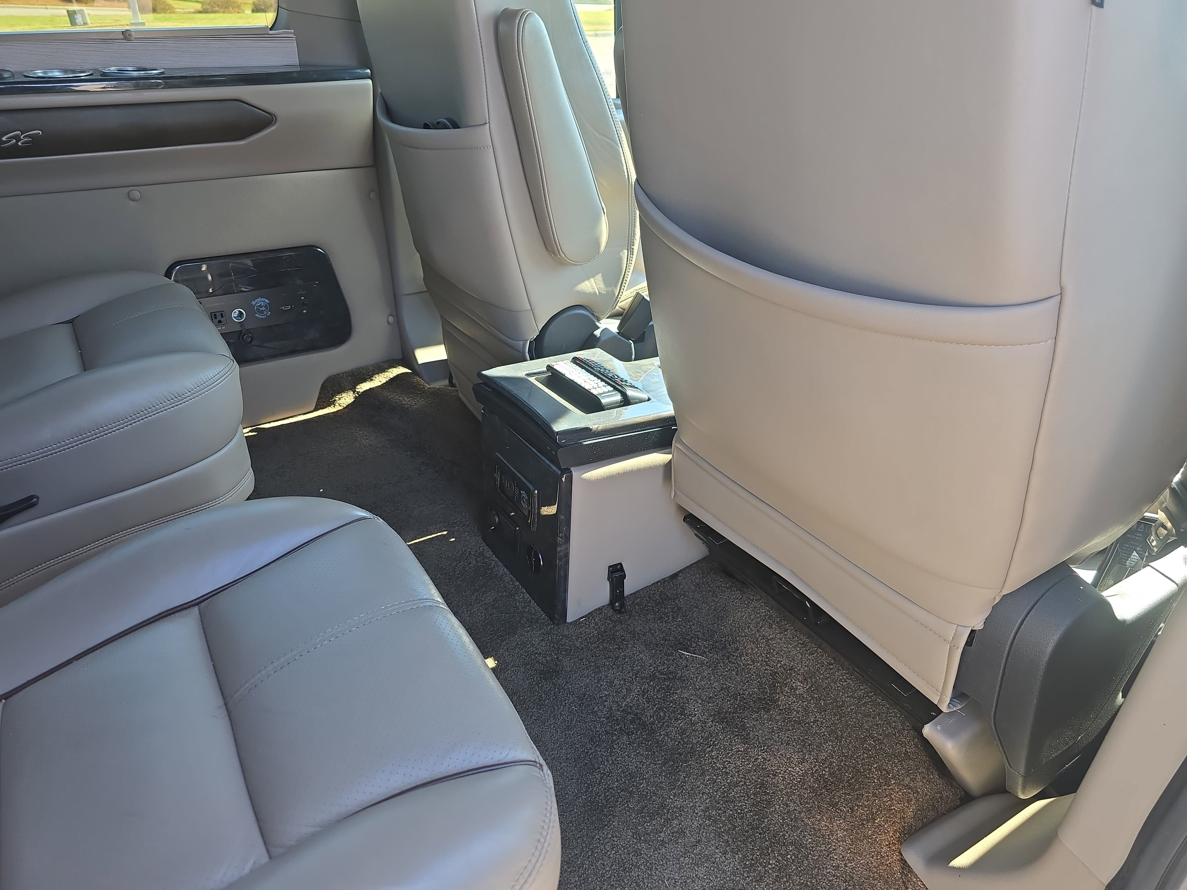 2016 Ford Transit Wagon T-150 130 Low Roof XLT Swing-Out RH Dr