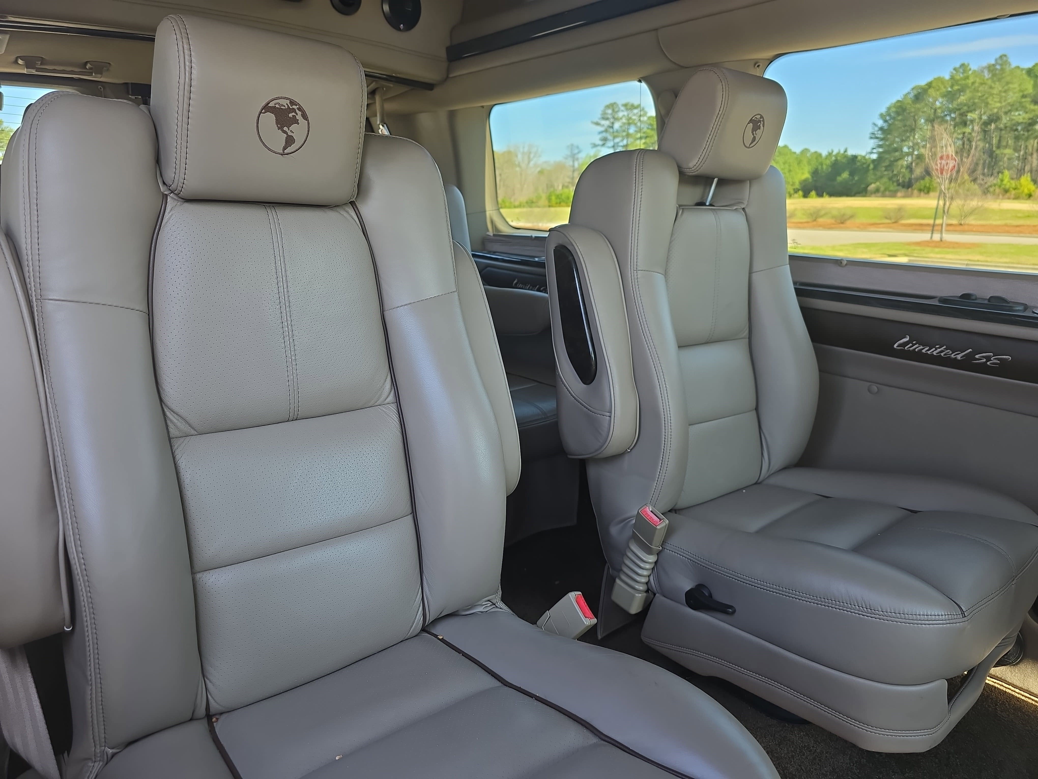 2016 Ford Transit Wagon T-150 130 Low Roof XLT Swing-Out RH Dr