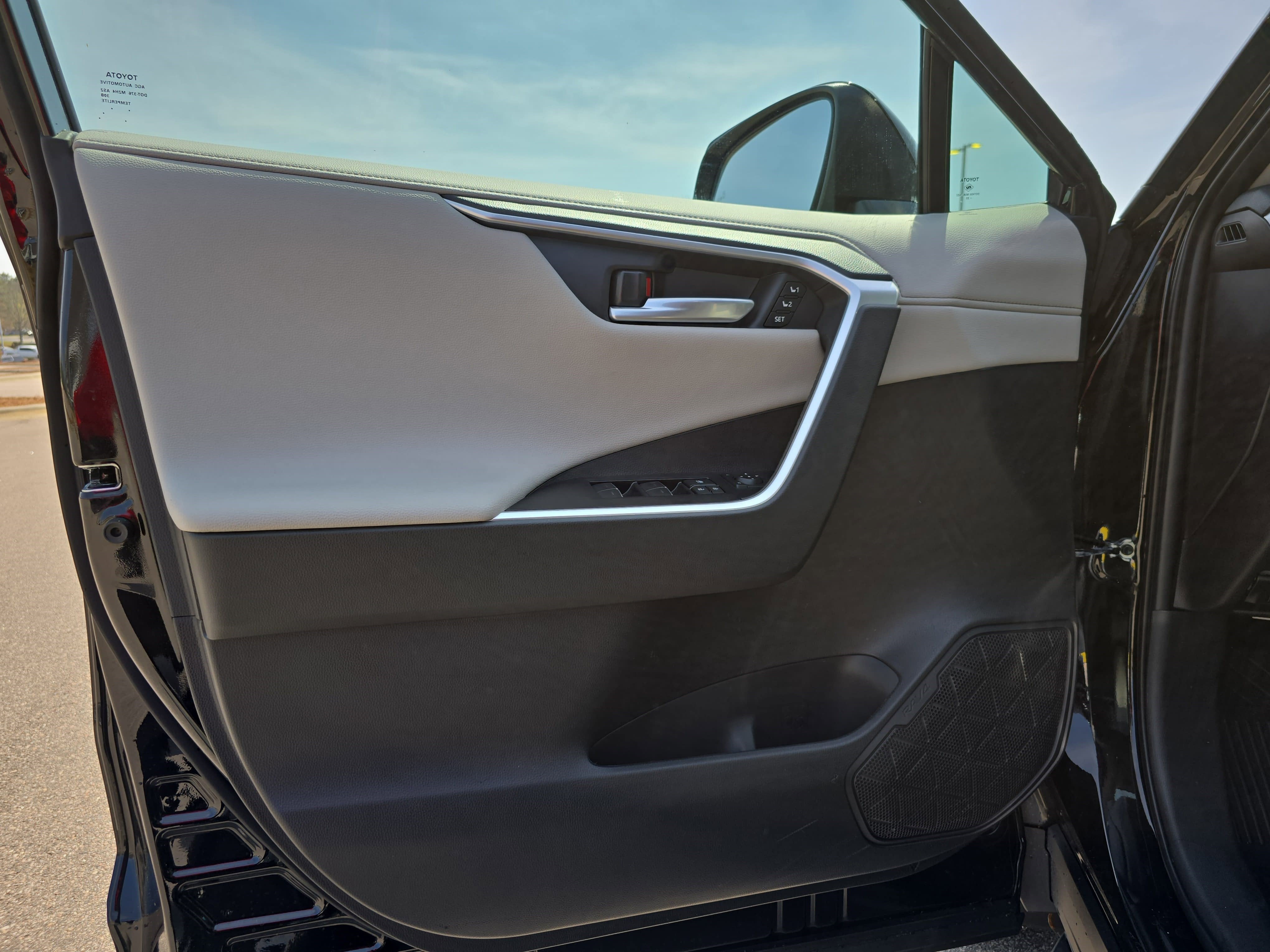 2025 Toyota RAV4 Limited FWD