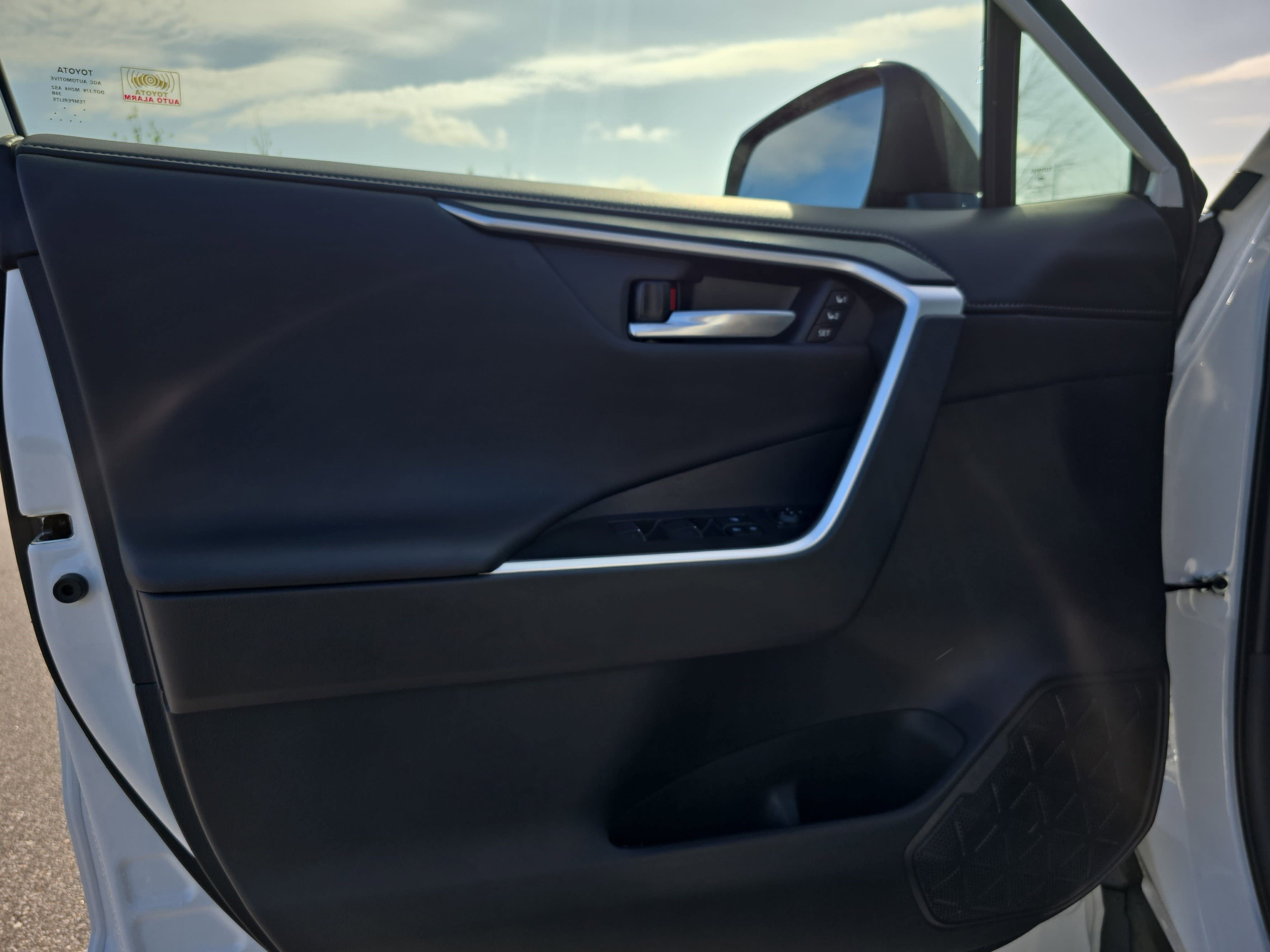 2025 Toyota RAV4 Limited FWD