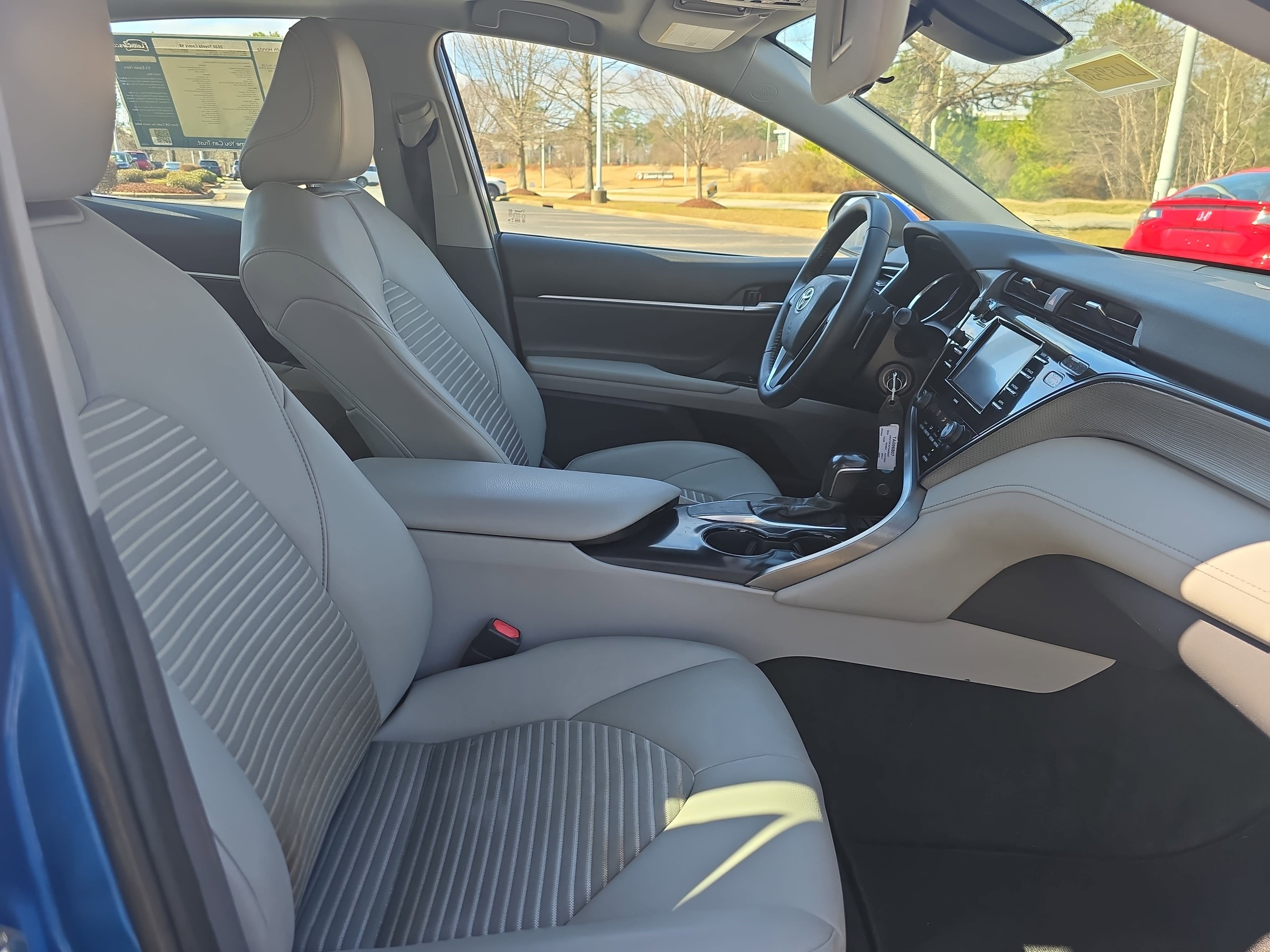 2020 Toyota Camry SE Auto