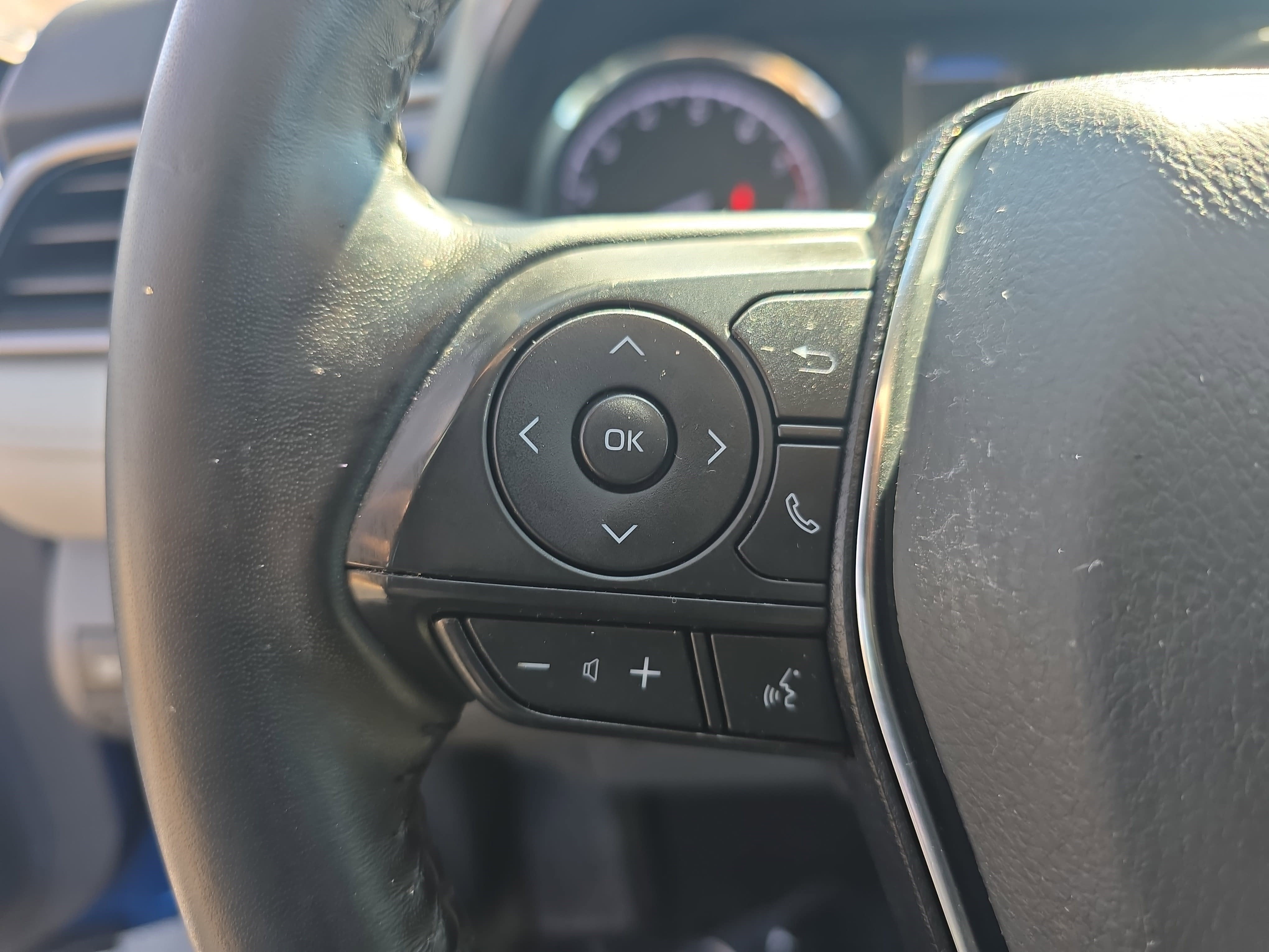 2020 Toyota Camry SE Auto