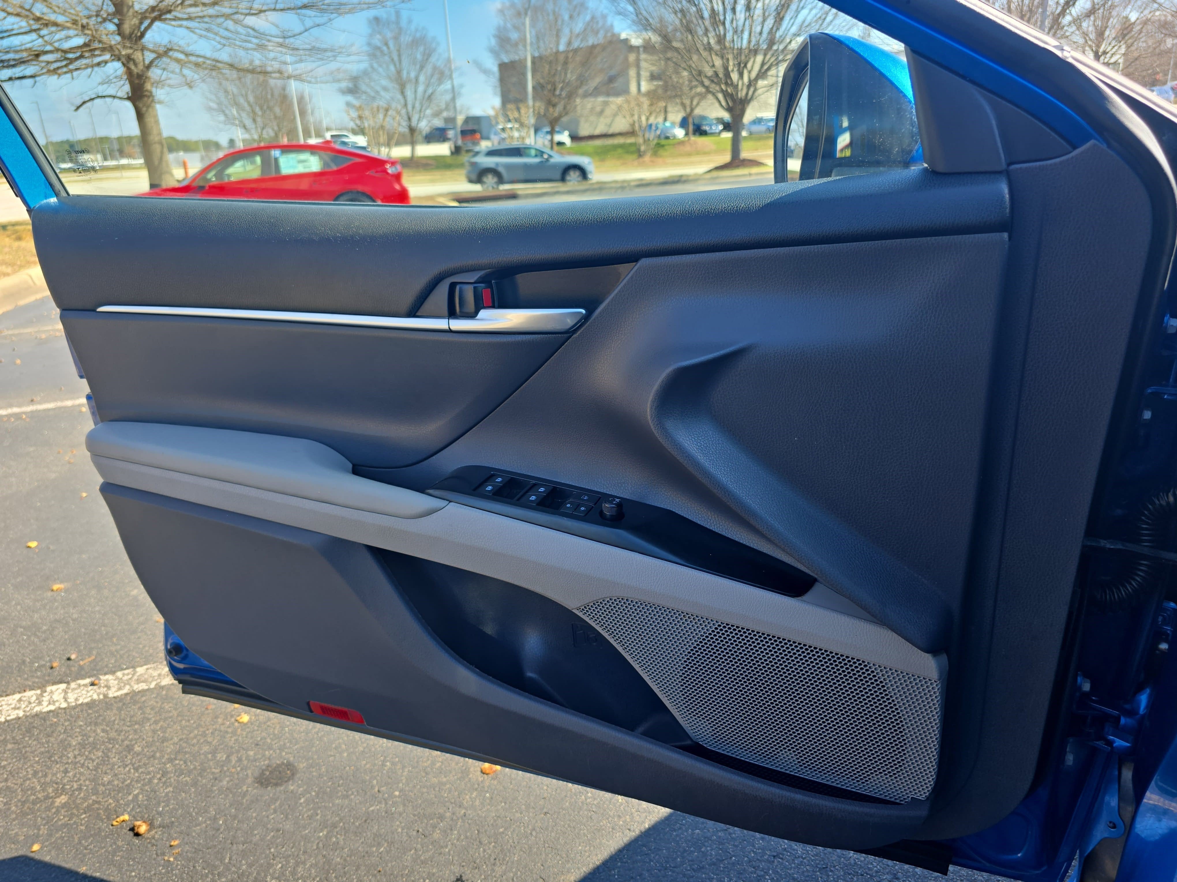 2020 Toyota Camry SE Auto