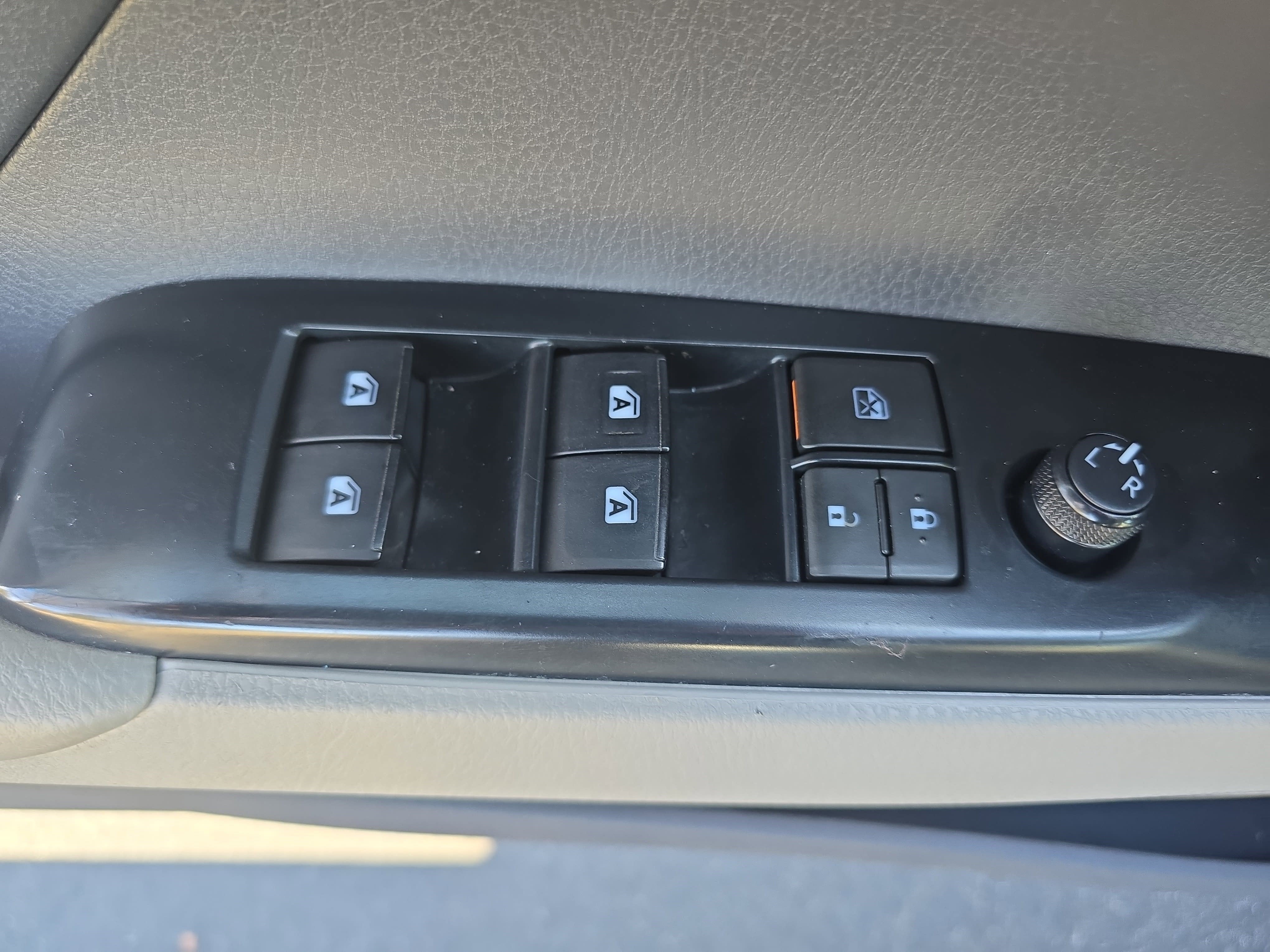 2020 Toyota Camry SE Auto