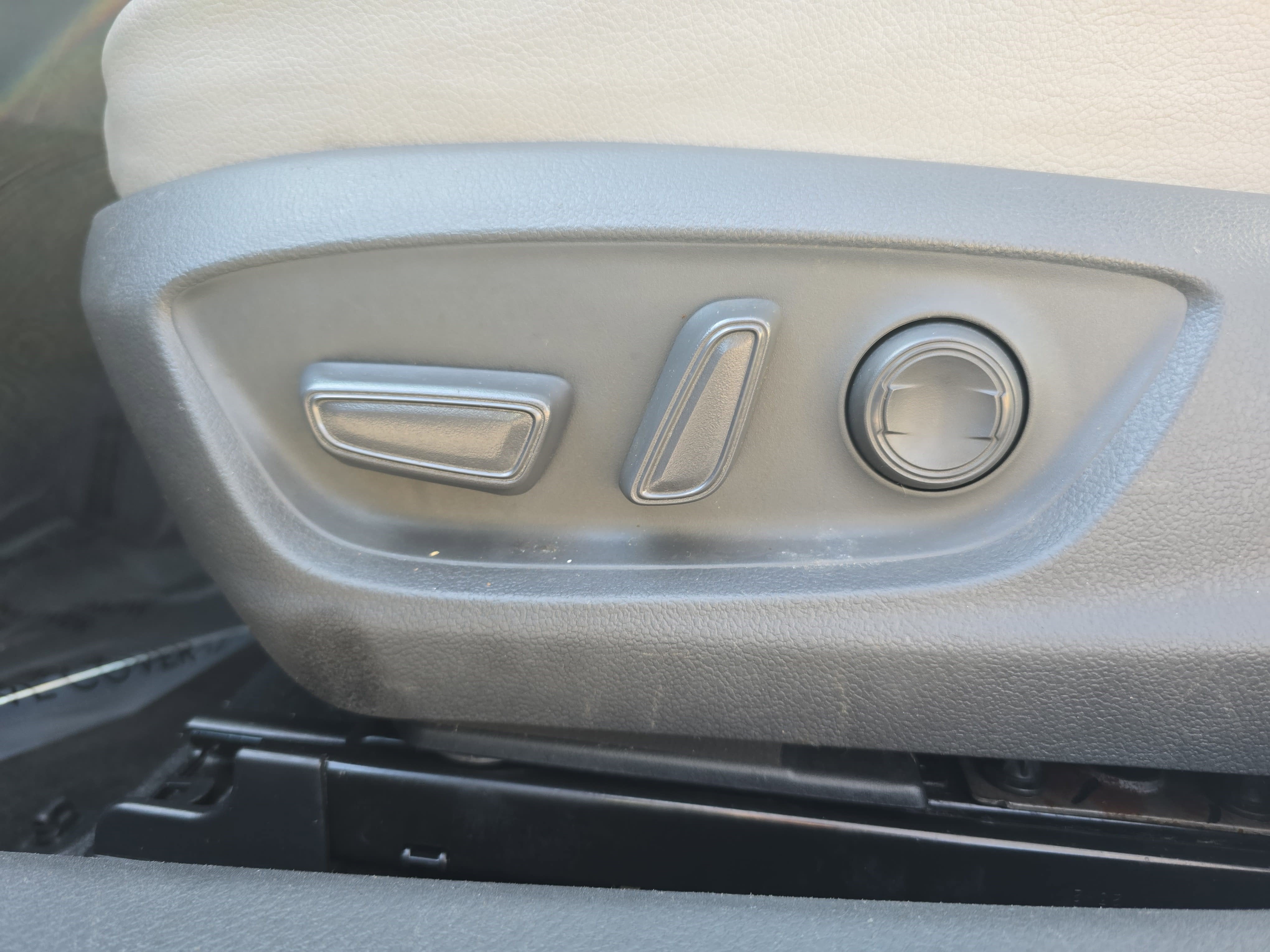 2020 Toyota Camry SE Auto