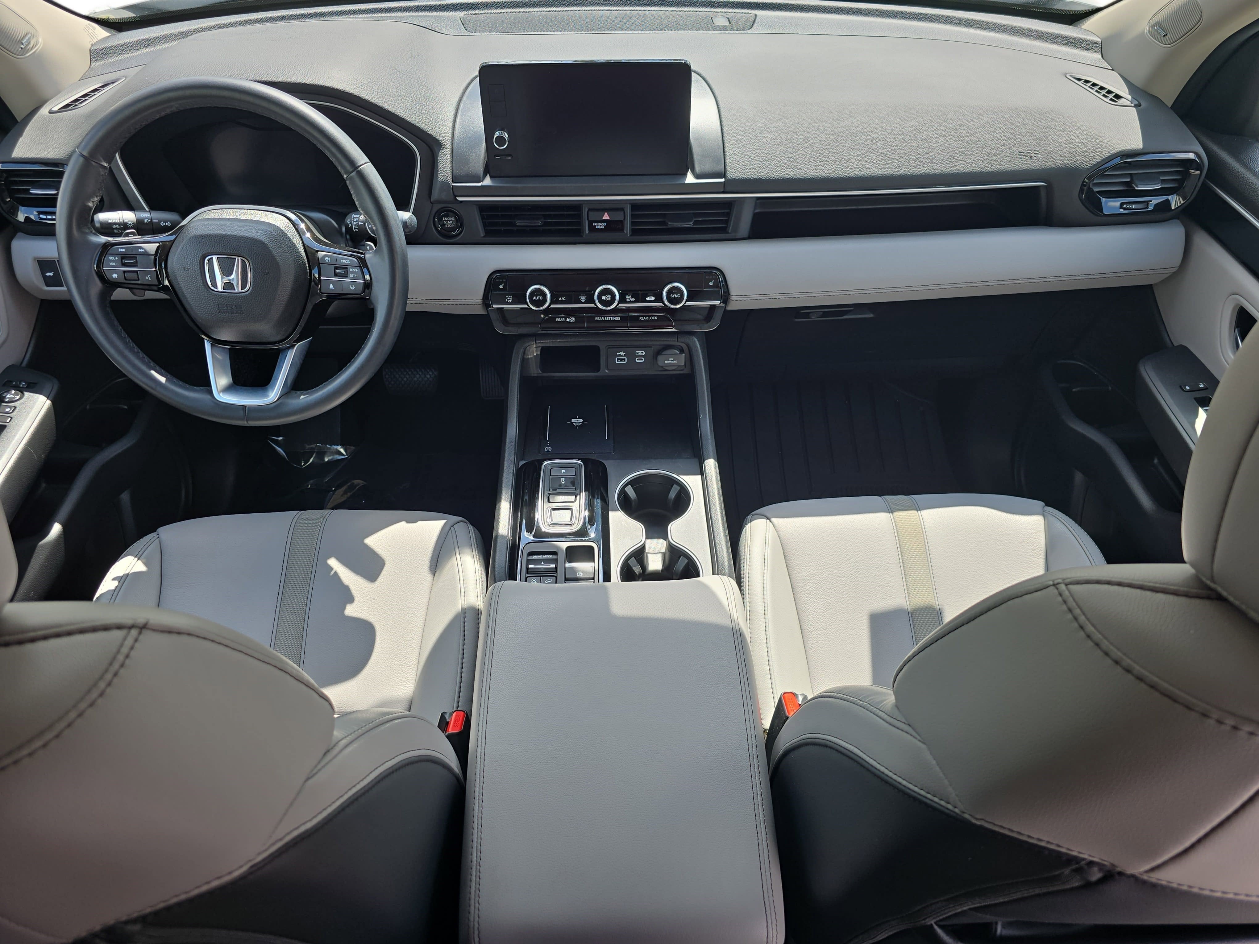 2025 Honda Pilot Touring 2WD