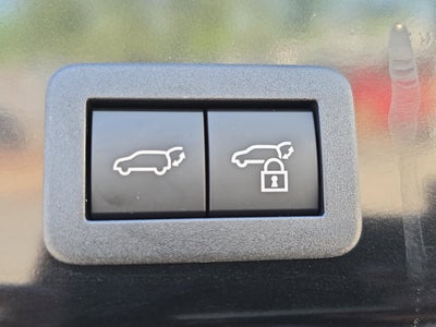 2025 Toyota Corolla Cross XLE 4WD