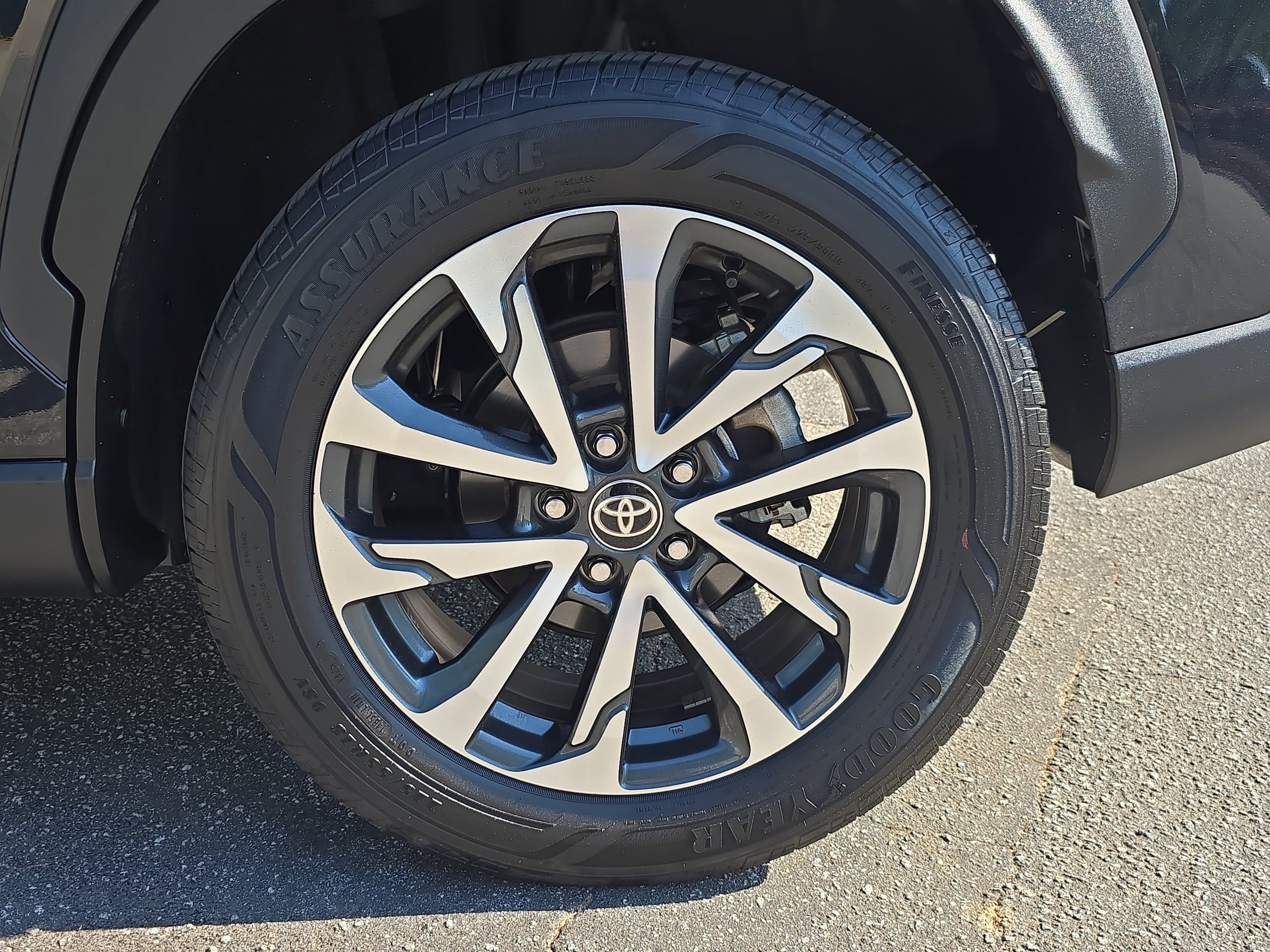 2025 Toyota Corolla Cross XLE 4WD