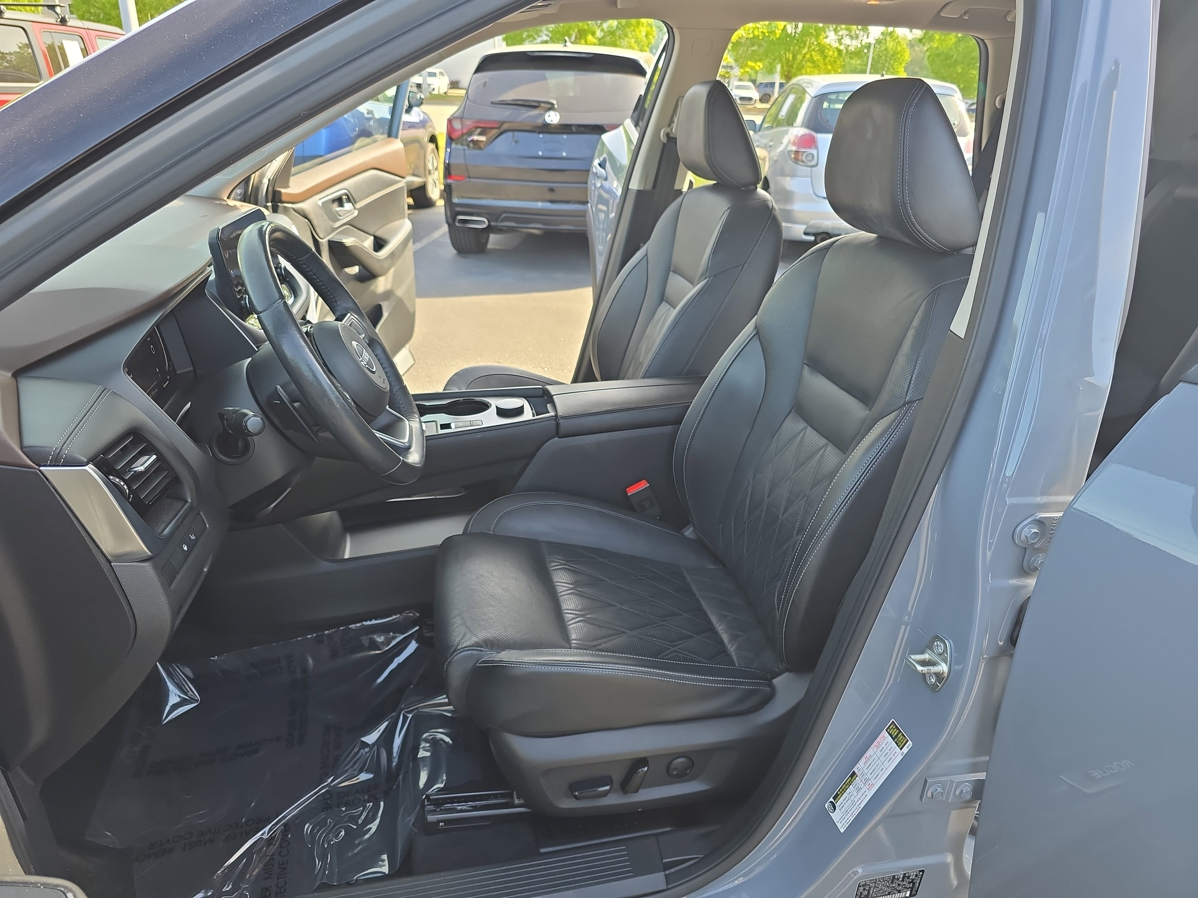 2022 Nissan Rogue AWD Platinum
