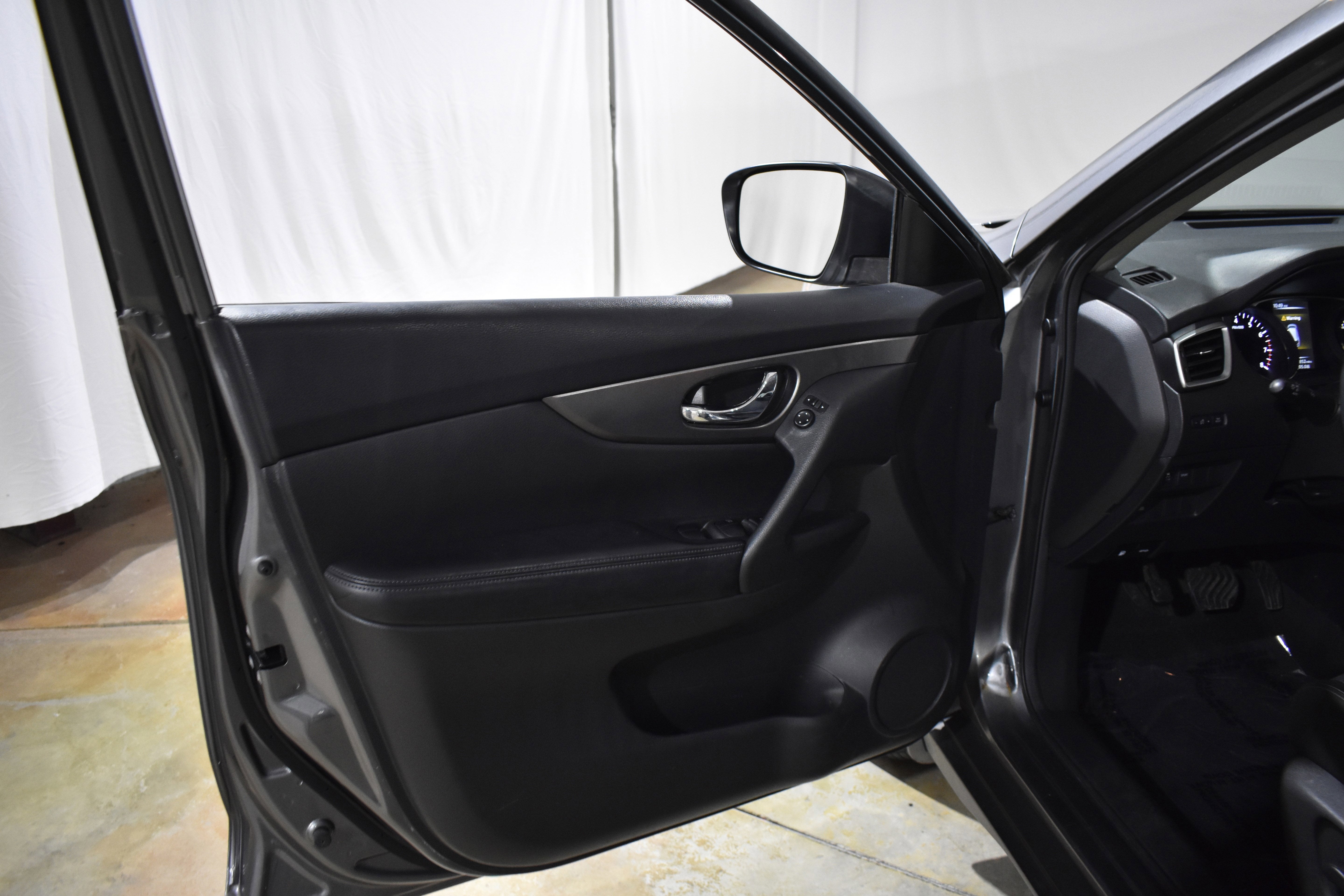 2015 Nissan Rogue FWD 4dr SV