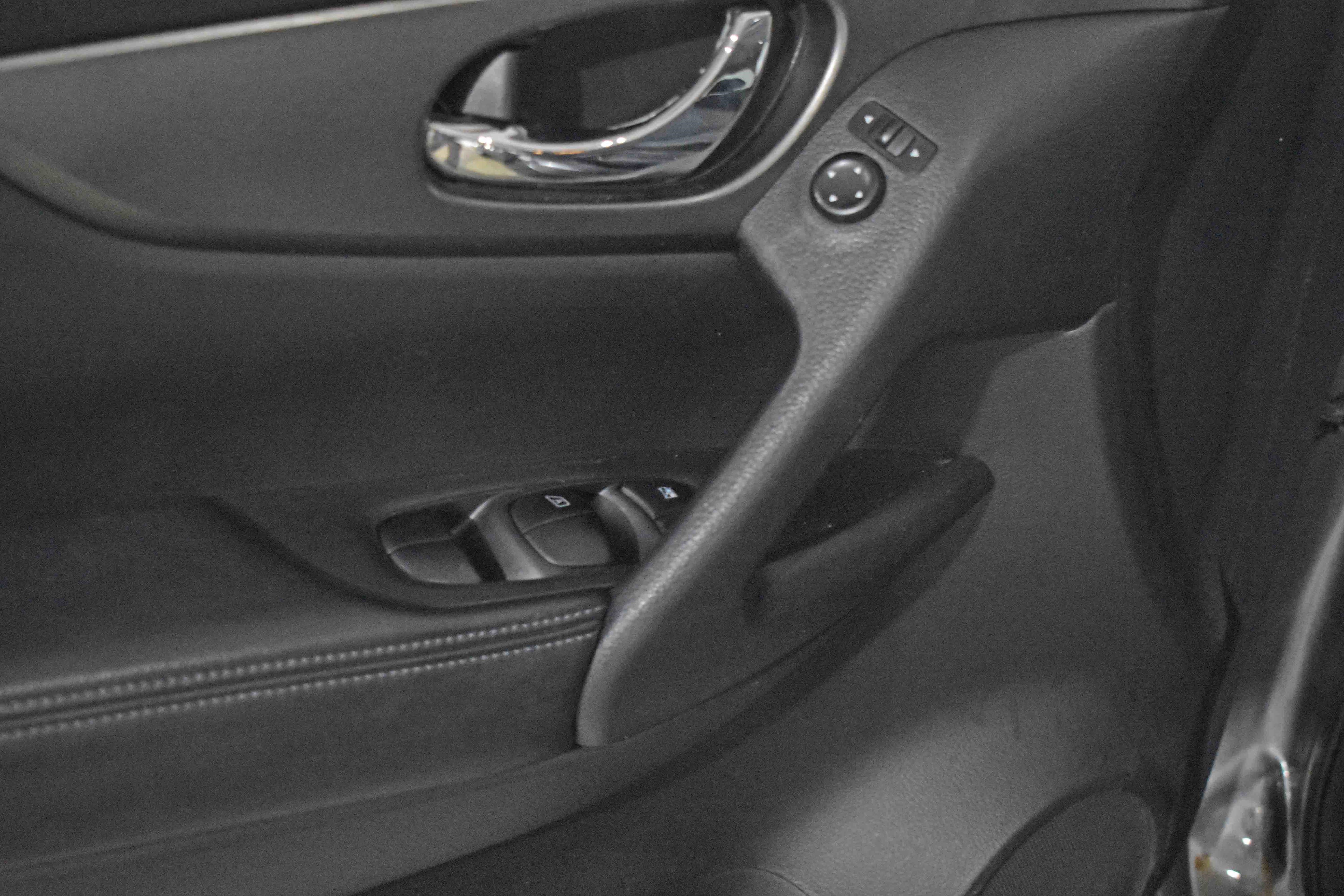 2015 Nissan Rogue FWD 4dr SV